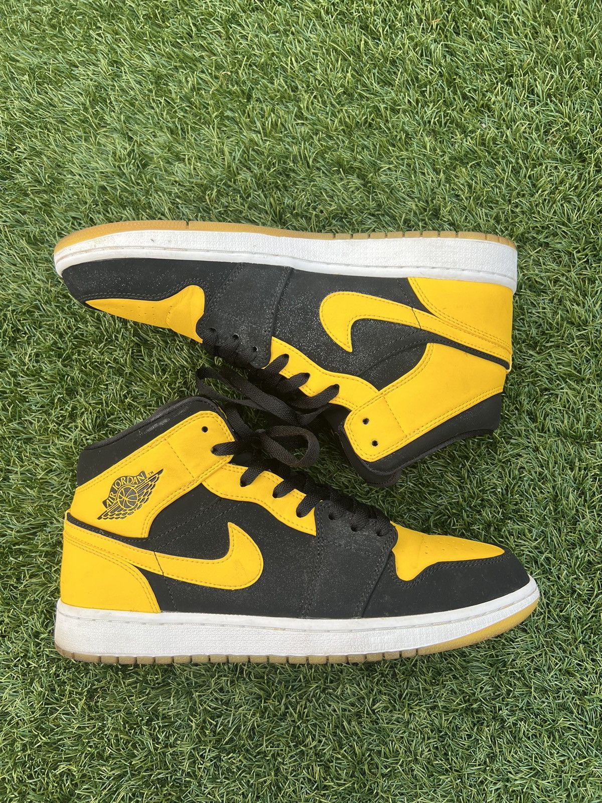 Jordan Brand Jordan 1 Mid “New Love” 2017 Size US 10.5 / EU 43-44 - 6 Thumbnail