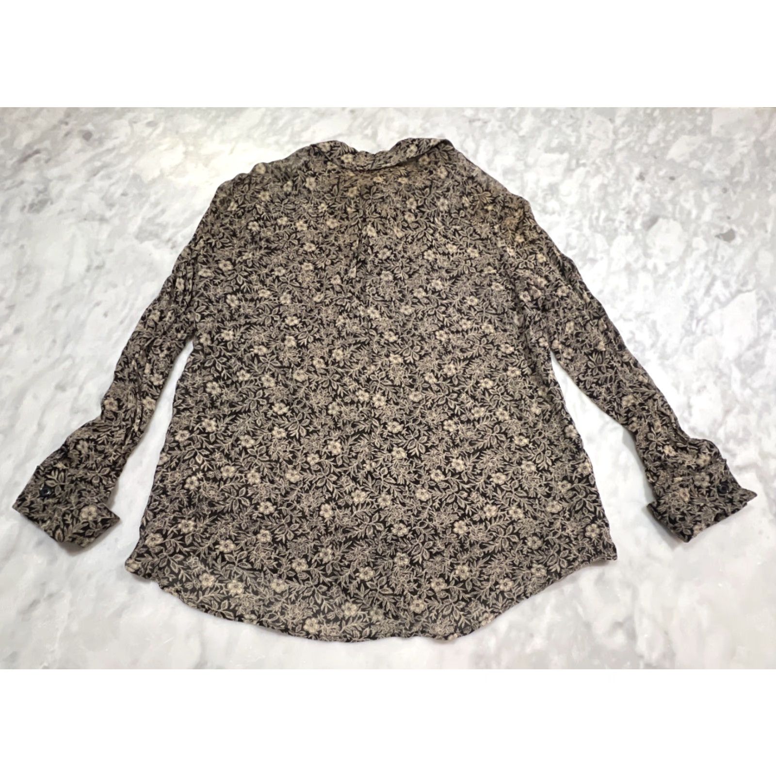 Bcbgmaxazria VINTAGE BCBGMAXAZRIA Blouse Floral Sheer Long Sleeve L Cuff Drape USA Women's L Black Pattern Floral Vintage Yes Size L / US 10 / IT 46 - 4 Thumbnail
