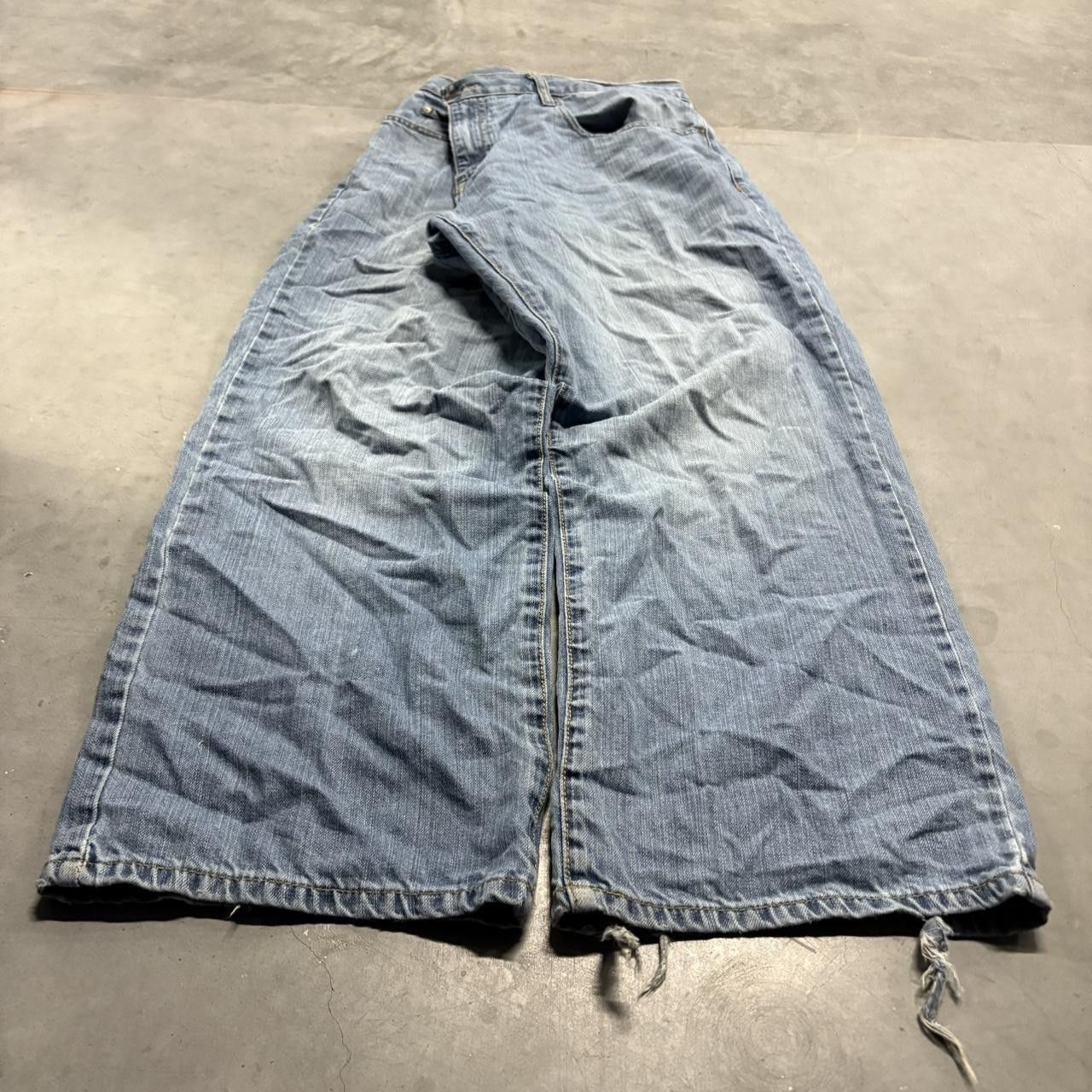 Vintage Crazy Vintage Y2K/2000s Super Baggy Super Wideleg Medium Wash Denim Jeans! Size US 40 / EU 56 - 3 Thumbnail