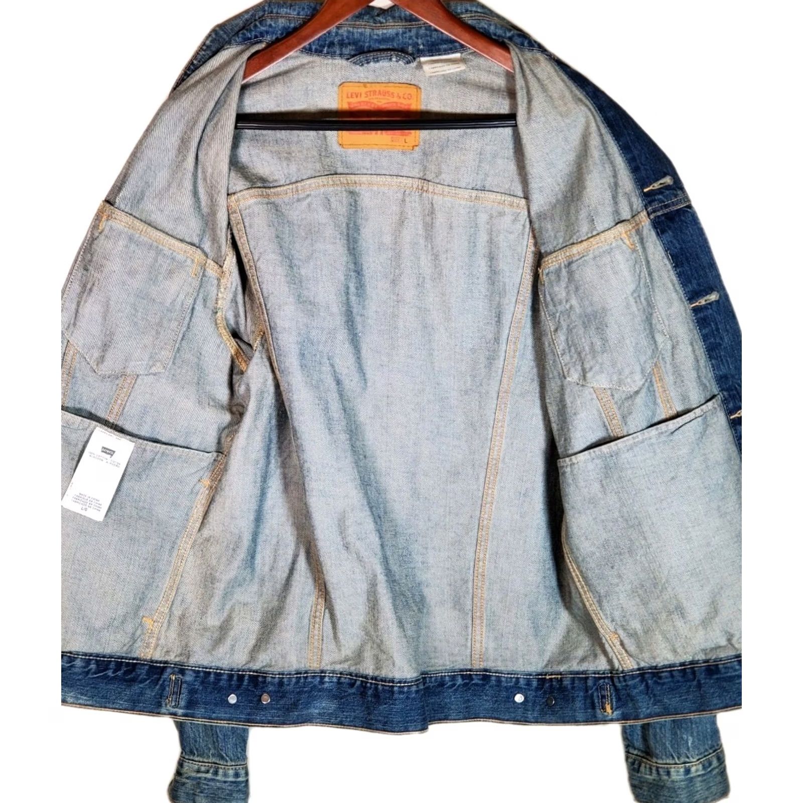 Levi's VINTAGE Levi's Trucker Jacket Denim Jean Blue L Men's Size Large (L) USA Classic USA Logo Button Closure Short Coat All Seasons Regular Fit Size US 33 - 4 Thumbnail
