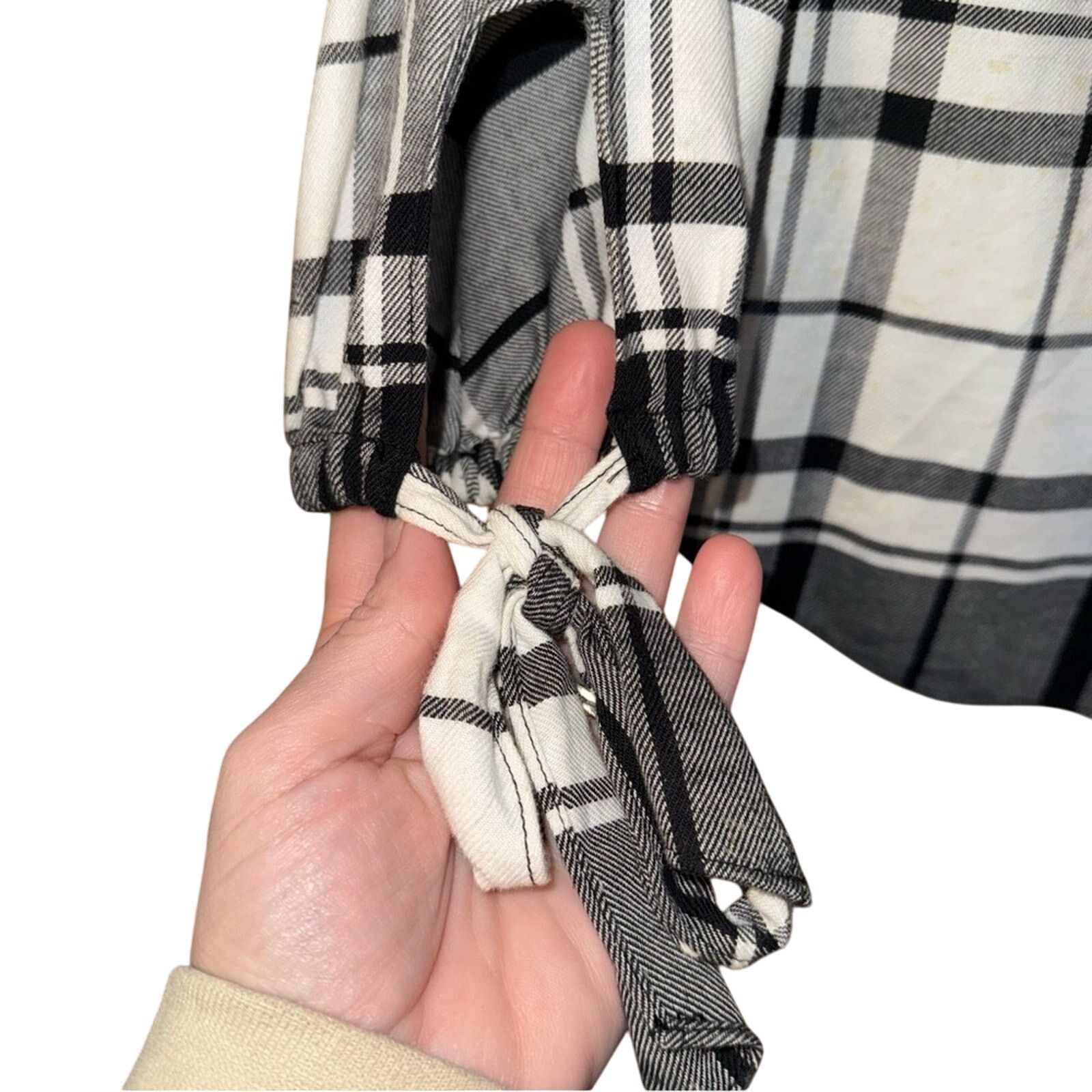 White House Black Market White House Black Market Plaid Black and White Women's Top Size XS / US 0-2 / IT 36-38 - 3 Thumbnail