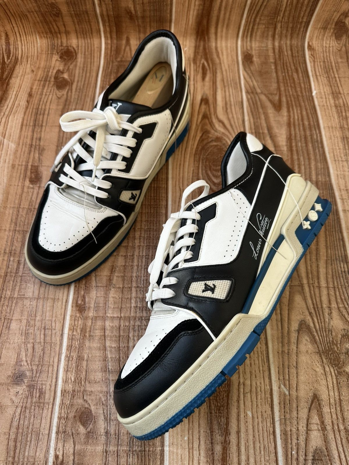 Louis Vuitton Louis Vuitton X Virgil Abloh Leather Lowtops Size US 9 / EU 42 - 14 Thumbnail