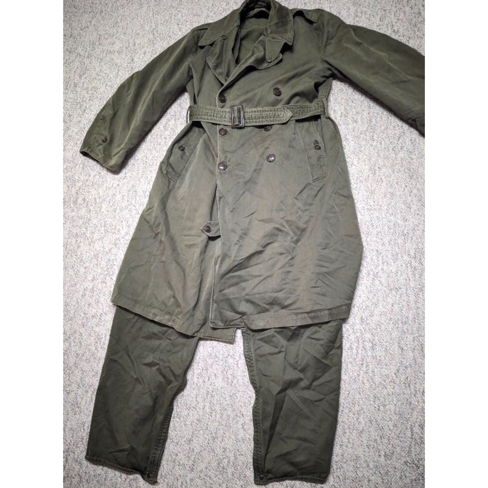 Vintage VINTAGE US ARMY trenchcoat Overcoat Shirt Mens M Green belted wool/ cotton long jacket cape with pant legs hidden Zip closure Button chest 40 Size US 31 - 2 Thumbnail