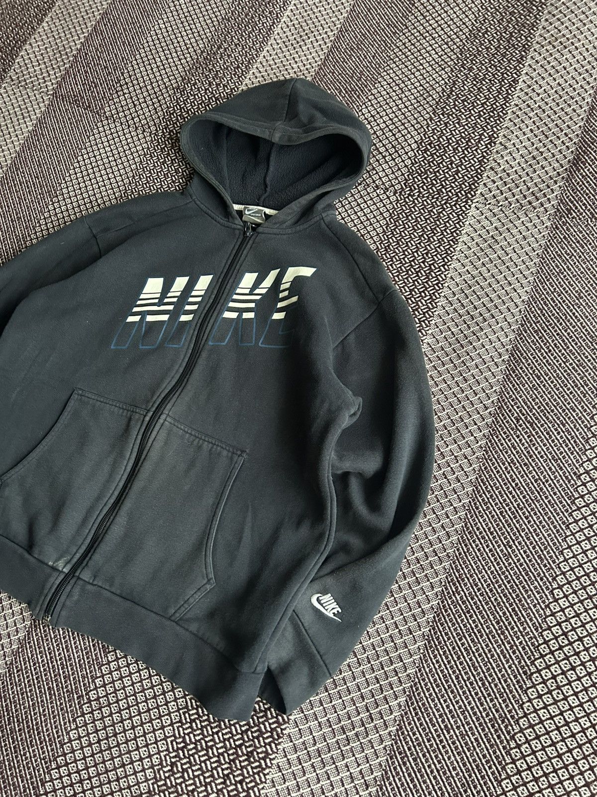 Nike Vintage Nike Sportswear Big Logo Zip Up Hoodie Distressed Size S / US 4 / IT 40 - 2 Thumbnail