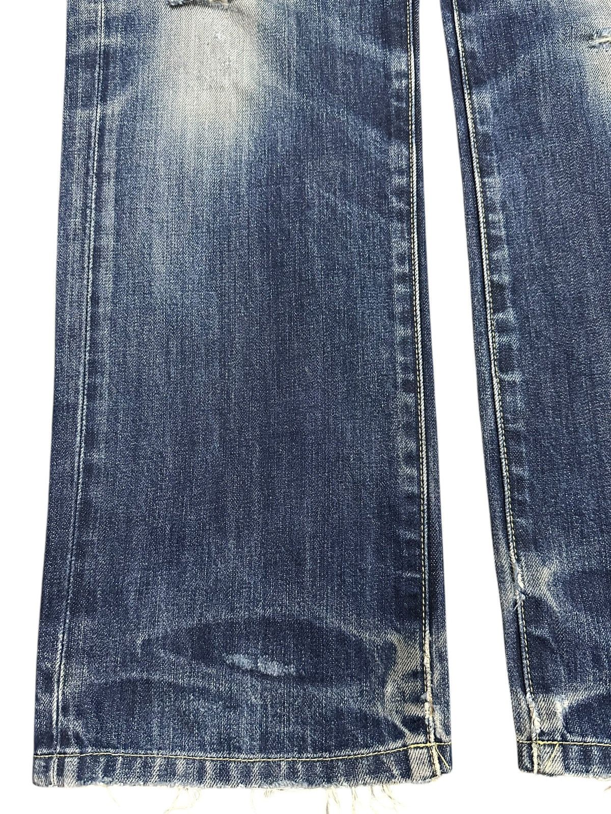 Uniqlo Vintage Japanese Uniqlo Blue Faded Wash Distress Loose Jeans Size US 32 / EU 48 - 7 Thumbnail