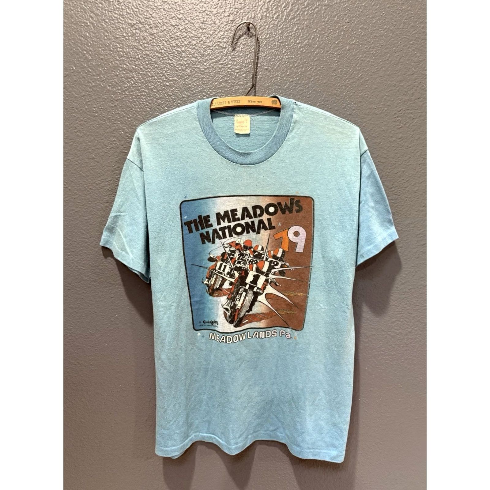 Vintage VINTAGE 1979 Meadowlands Flat Track AMA Motorcycle Racing Blue Tee Shirt XL Mens Cotton 1970s Size US XL / EU 56 / 4 - 3 Thumbnail