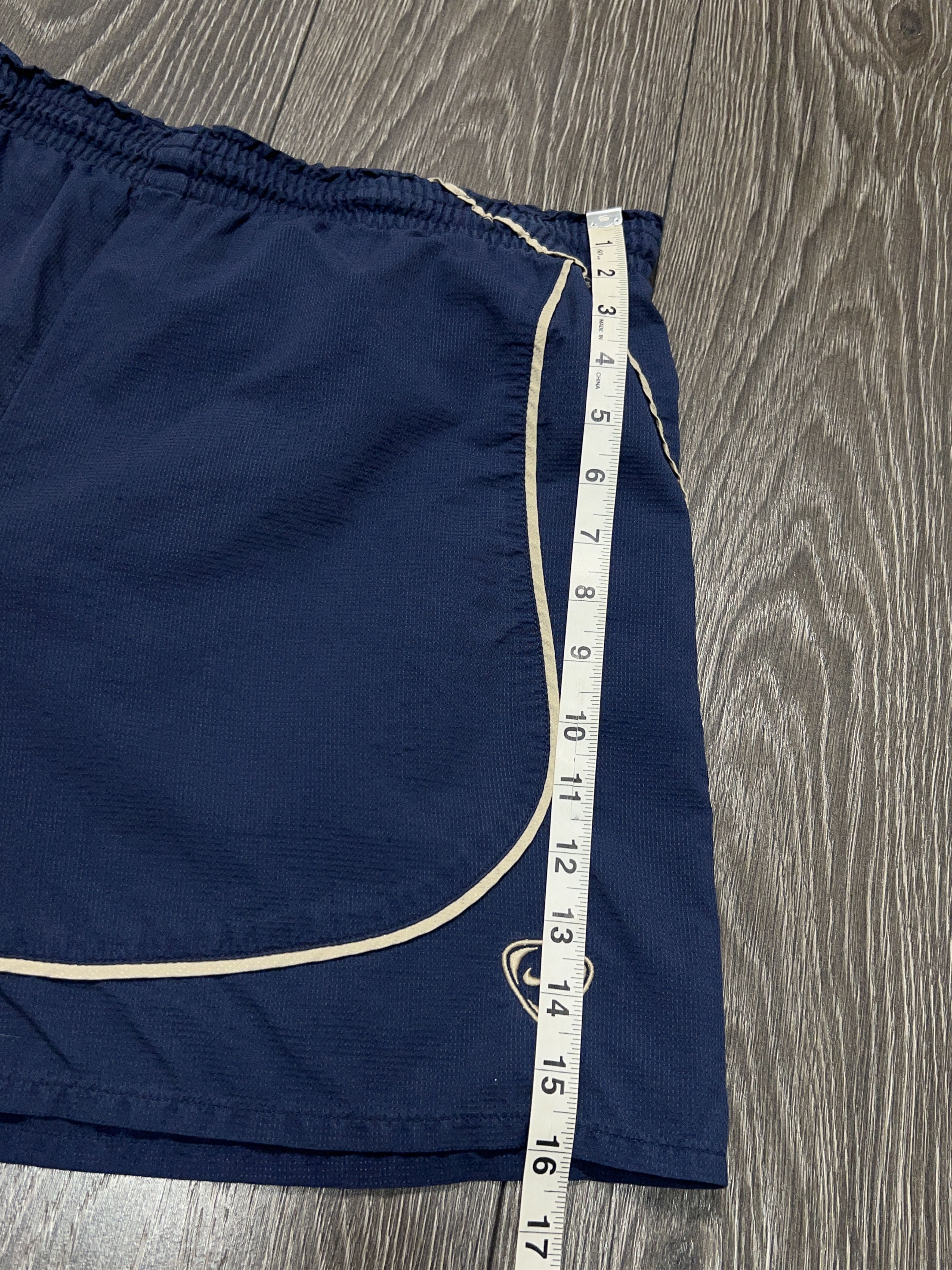 Nike Vintage Mens Nike Barcelona FC Blue Football Soccer Shorts L Size US 36 / EU 52 - 10 Thumbnail