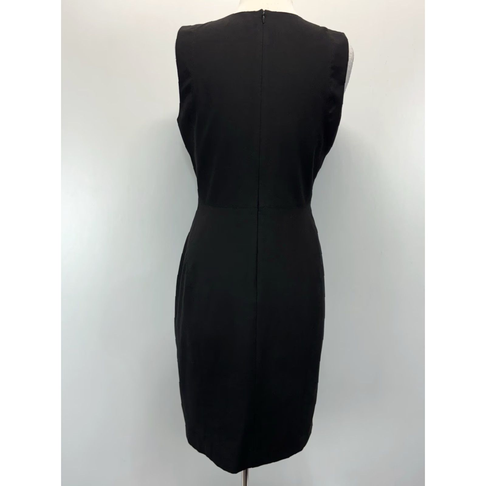 Ann Taylor Ann Taylor Dress Sheath Sz 10 Sleeveless Black Vneck Career Capsule Minimalist Size L / US 10 / IT 46 - 3 Thumbnail