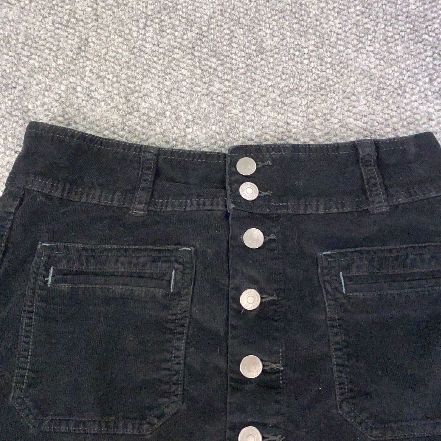 Vintage We The Free Womens Skirt Black Corduroy Pockets Stretch Exposed Button Front Mini Short Size 27" / US 4 / IT 40 - 2 Thumbnail
