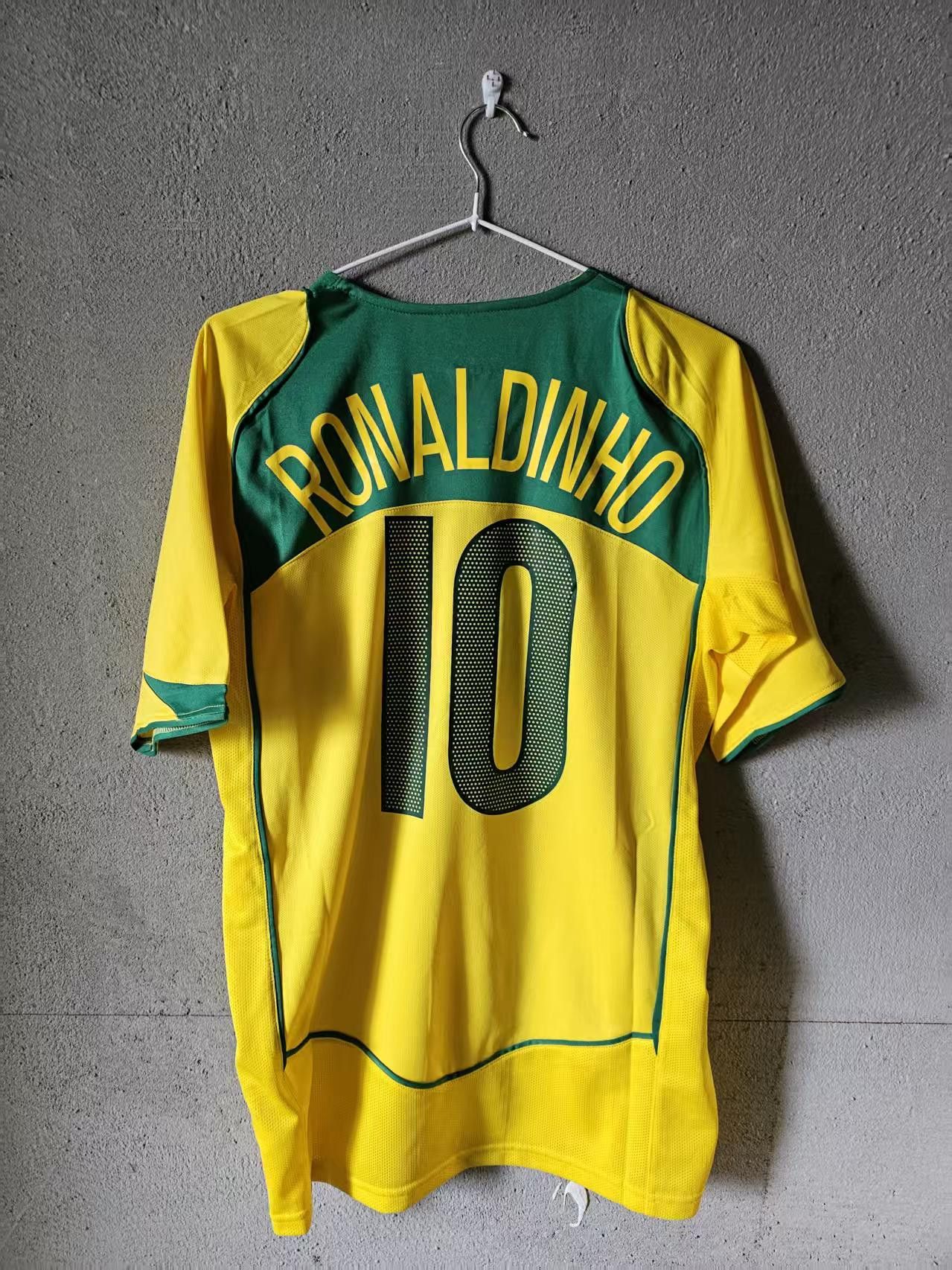 Nike 2004 Brazil #10 Ronaldinho Jersey Size US L / EU 52-54 / 3 - 2 Thumbnail