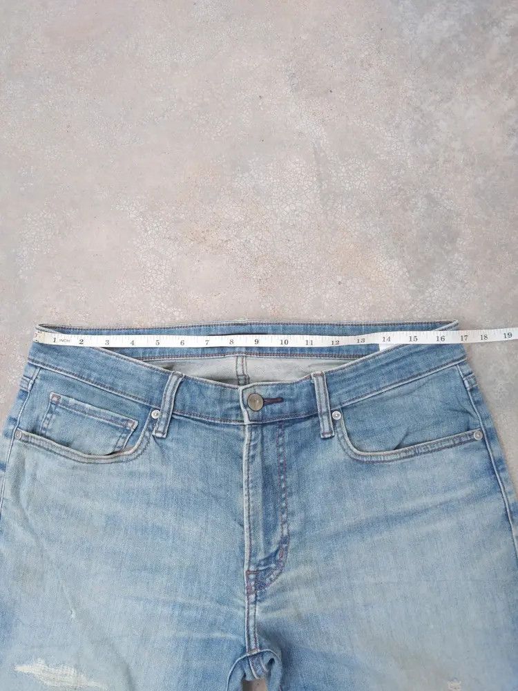 Japanese Brand Vintage Uniqlo Distressed Jeans 33x29 Size US 33 - 4 Thumbnail