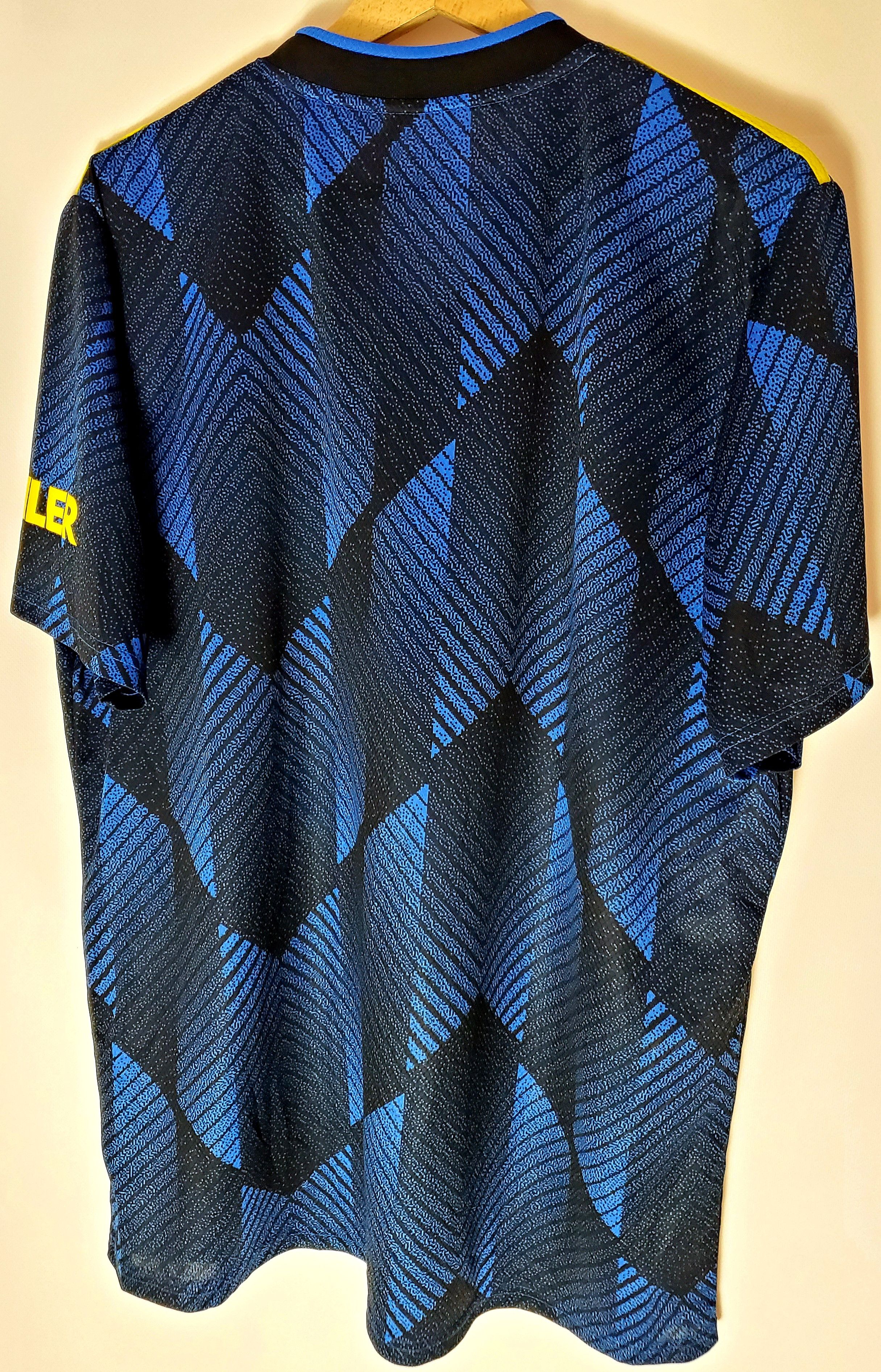 Adidas 2021-22 Manchester United soccer jersey new condition Xl Size US XL / EU 56 / 4 - 4 Thumbnail