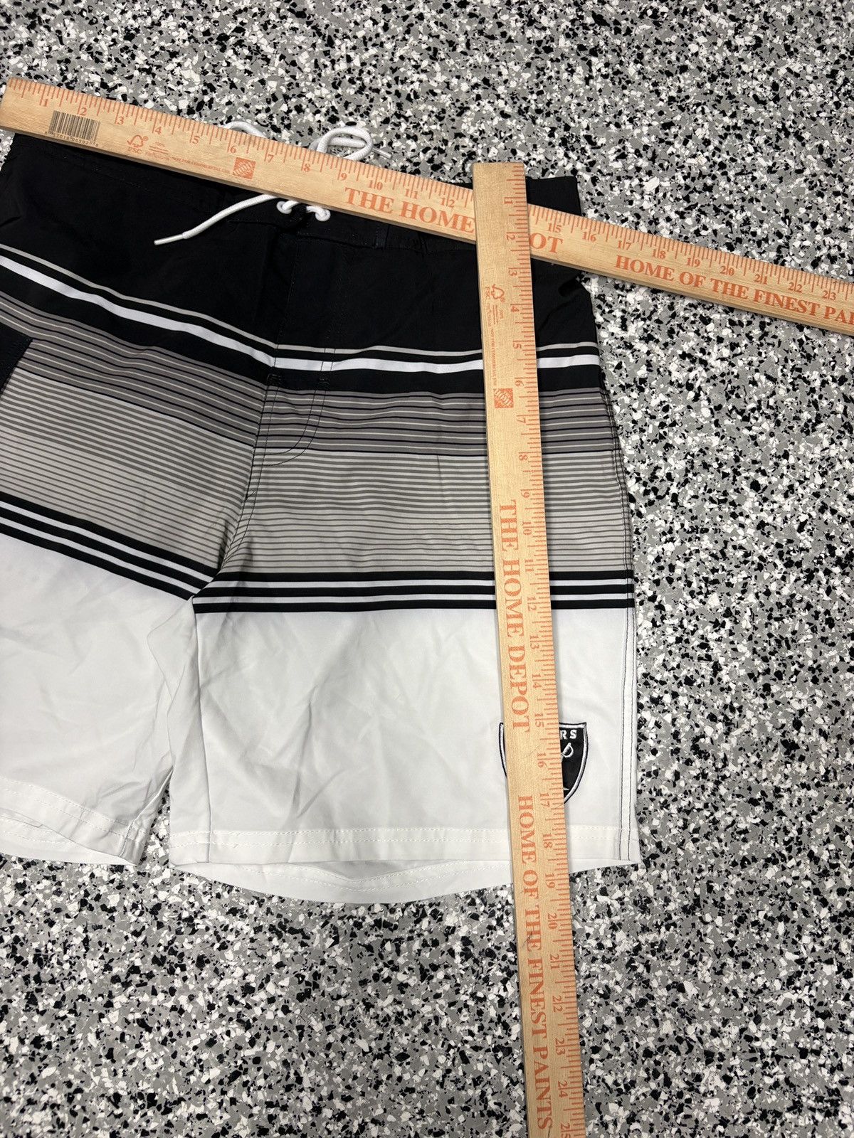 NFL BN Las Vegas Raiders Black/Grey NFL Swim Board Shorts Size L Size US 34 / EU 50 - 6 Thumbnail
