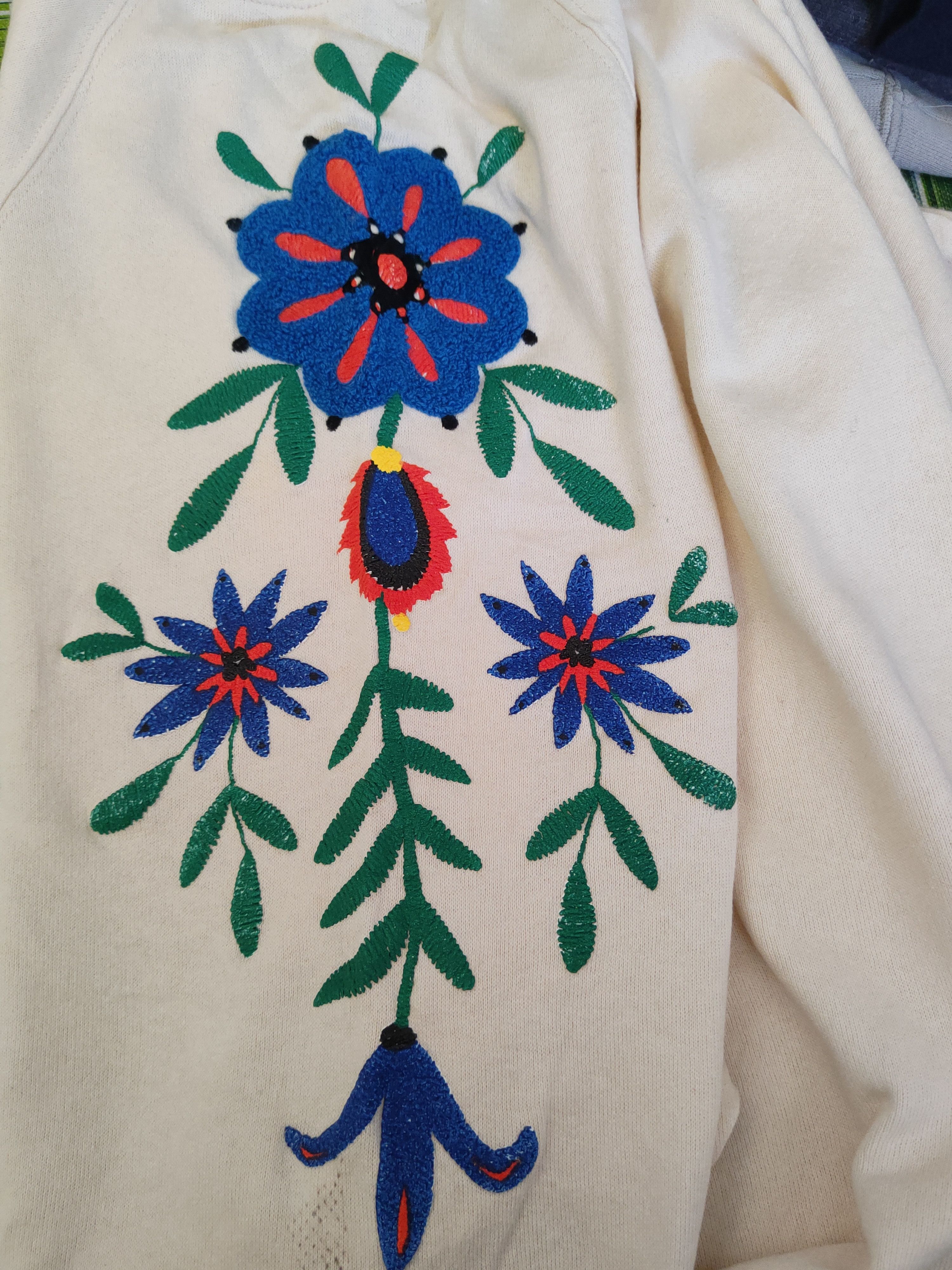 Japanese Brand × Vintage DL Japan embroidery flower Ivory Sweatshirts #2478 Size XL / US 12-14 / IT 48-50 - 4 Thumbnail