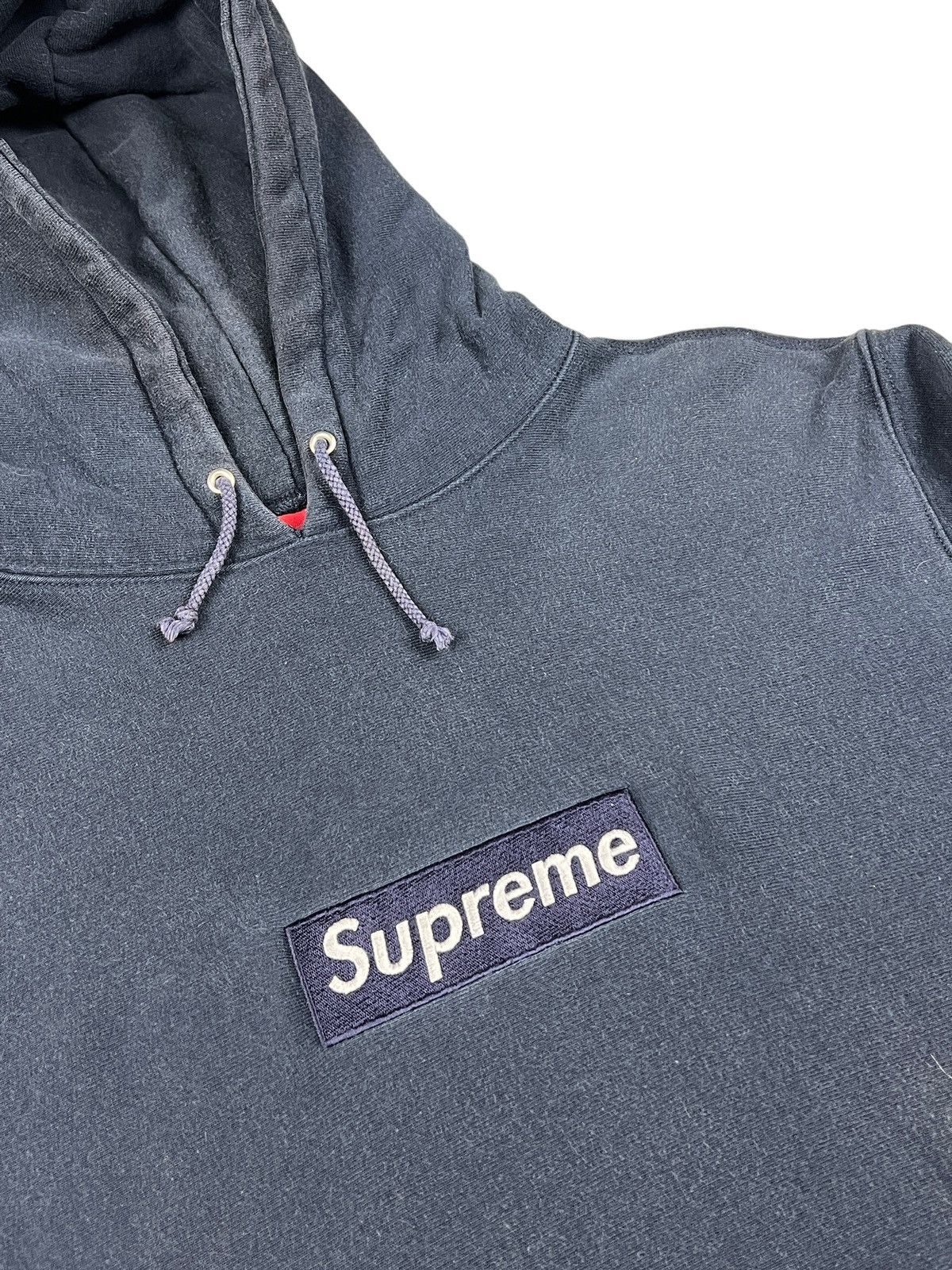 Supreme Vintage 2000 Supreme Box Logo Navy On Navy Hoodie Size US L / EU 52-54 / 3 - 6 Thumbnail
