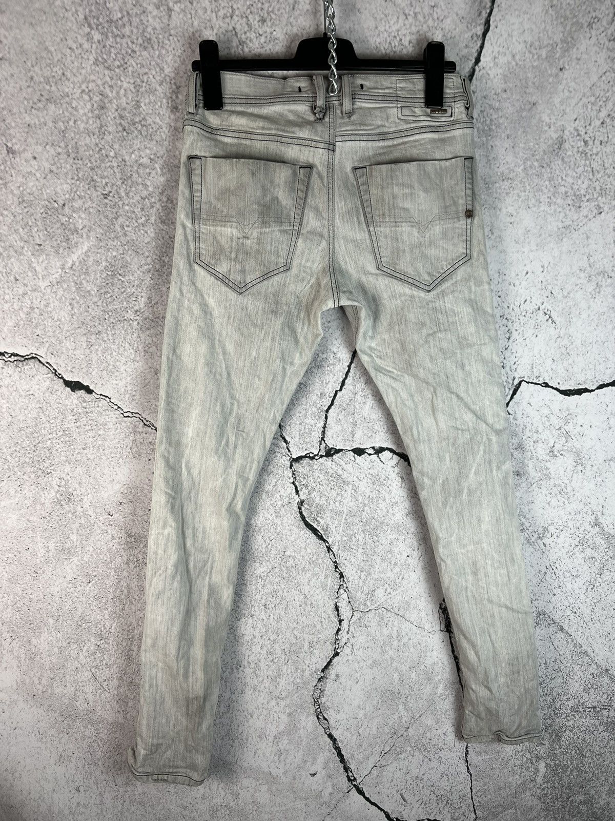 Diesel TEPPHAR W30/L32 Ripped Slim-Carrot Fit Jeans 19349 Size US 30 / EU 46 - 2 Thumbnail