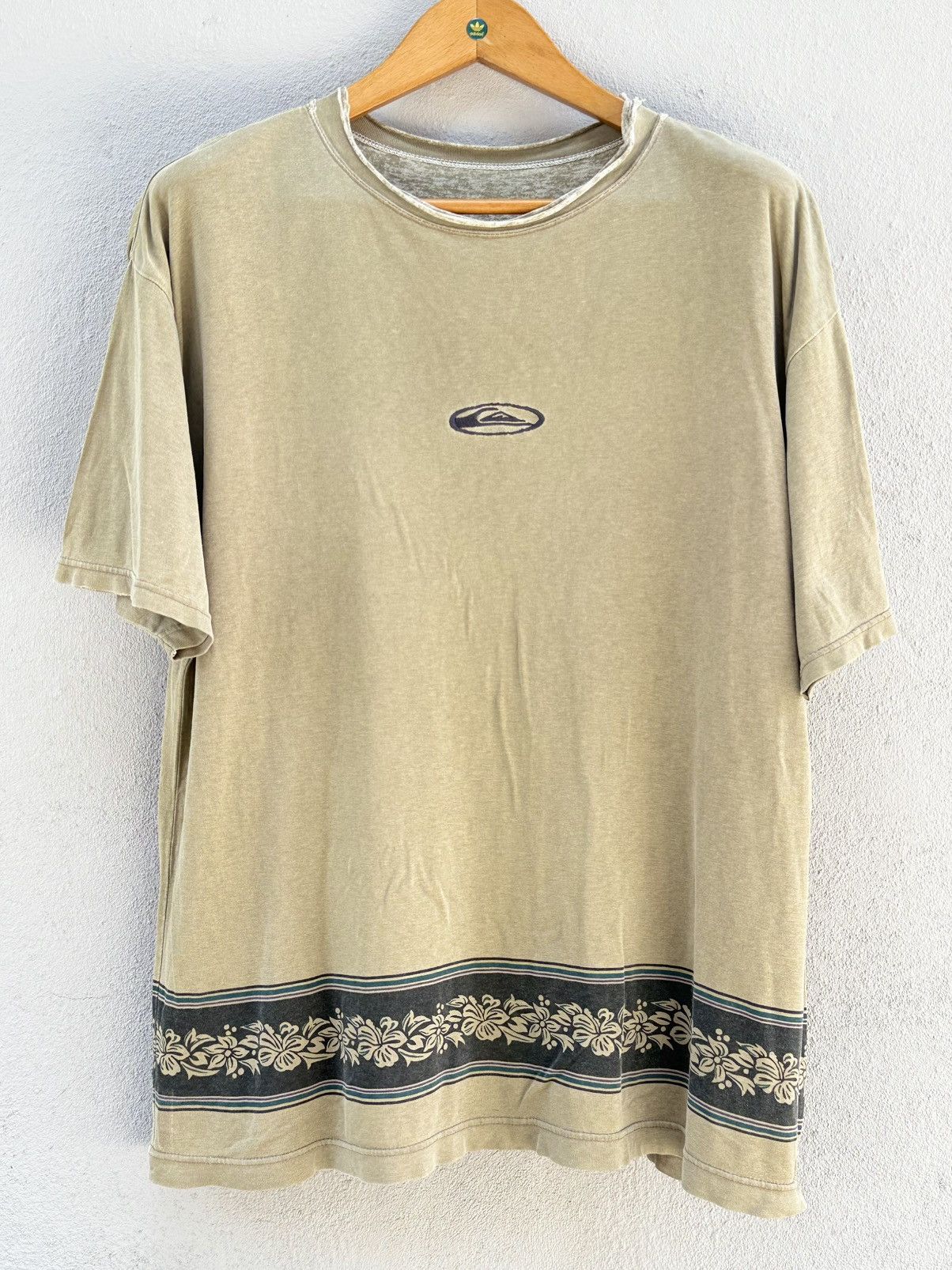 Quiksilver Vintage 80s Quiksilver Surf Embroidery Logo Canter Faded T Size US L / EU 52-54 / 3 - 1 Thumbnail