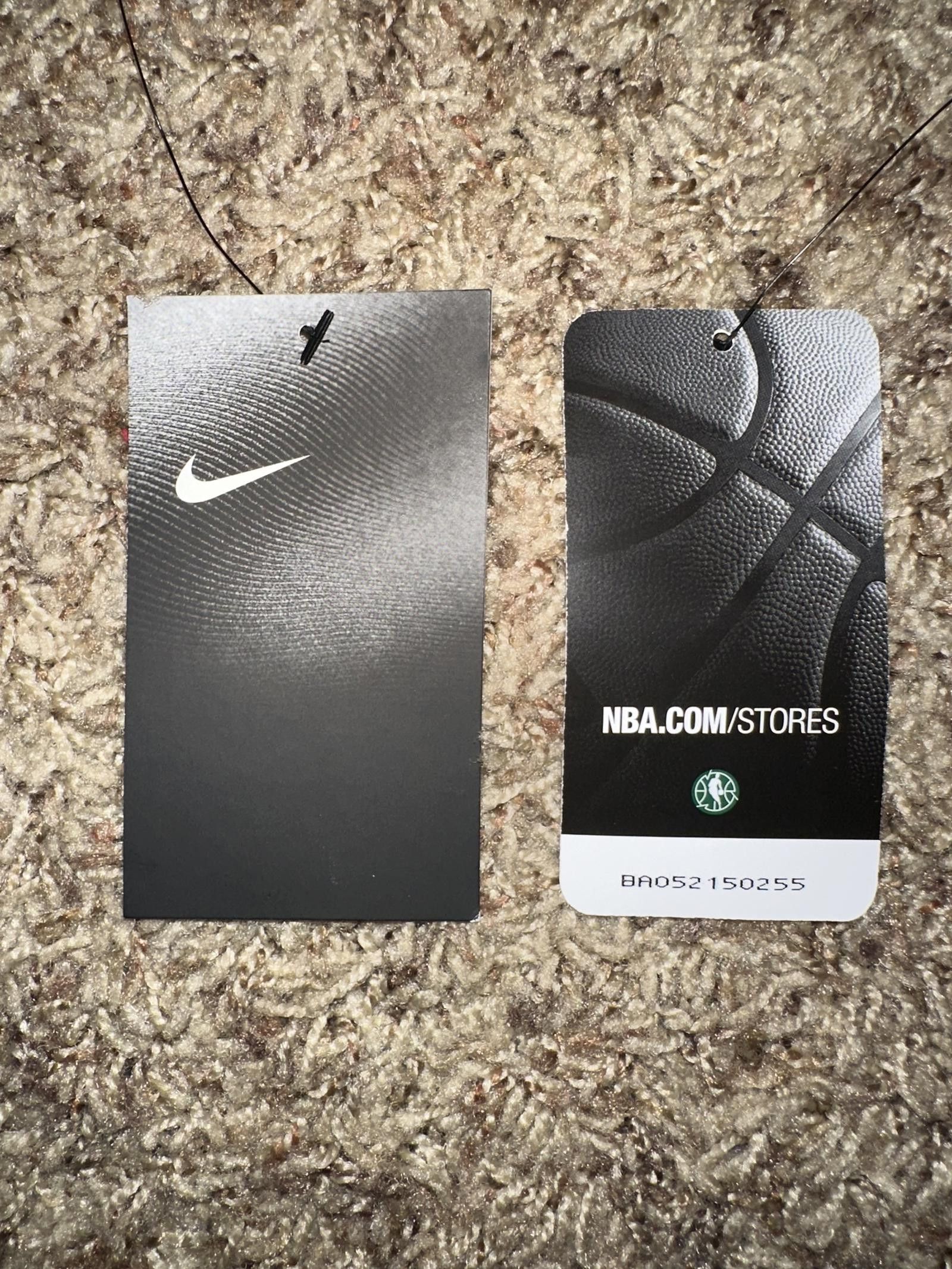 Nike Chicago Bulls Nike Youth 2018/19 City Edition Essential Pullover Hoodie - Black Size US M / EU 48-50 / 2 - 11 Thumbnail