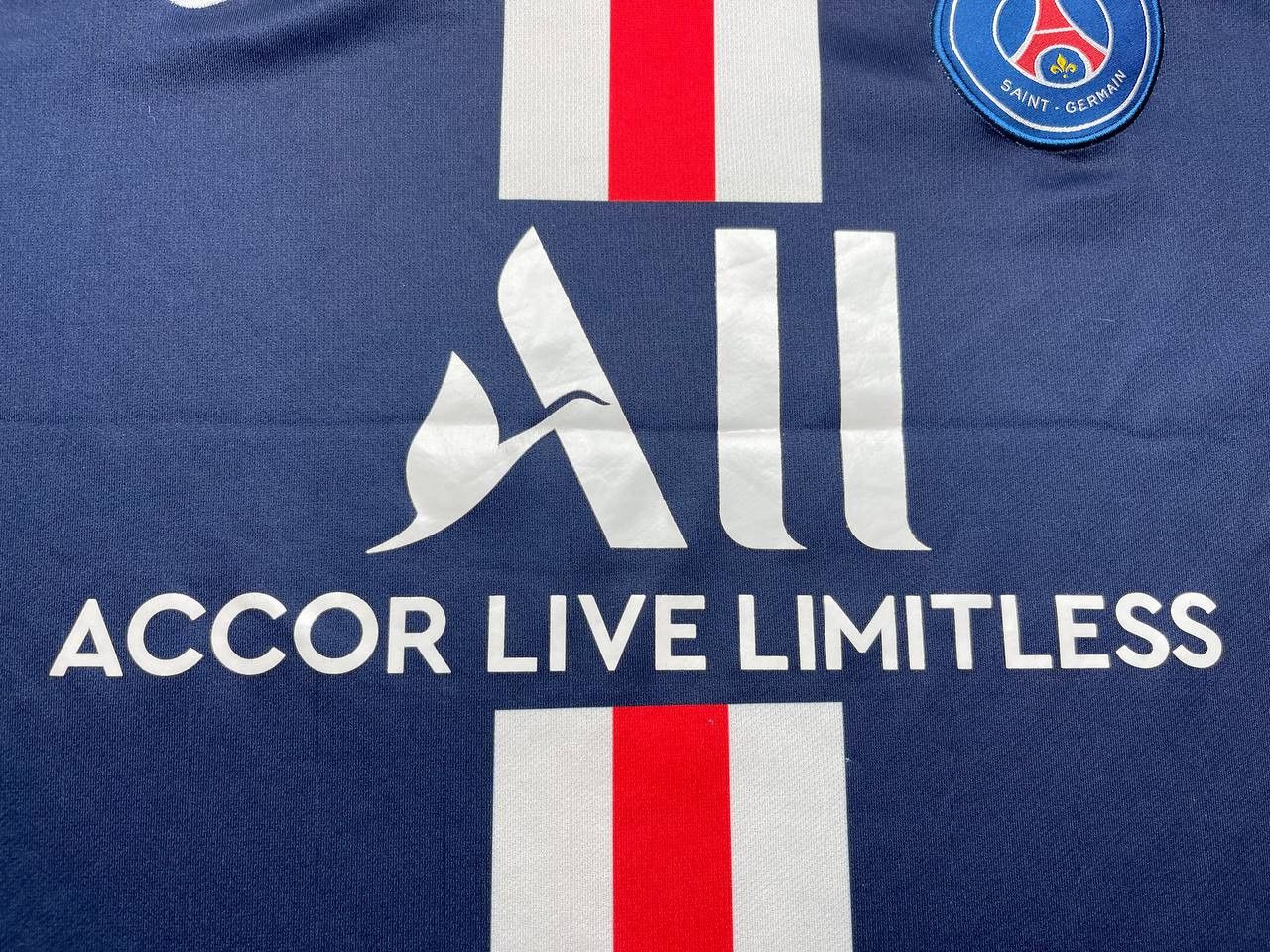 Nike Paris Saint-Germain Nike Replica Football Jersey Size US L / EU 52-54 / 3 - 2 Thumbnail
