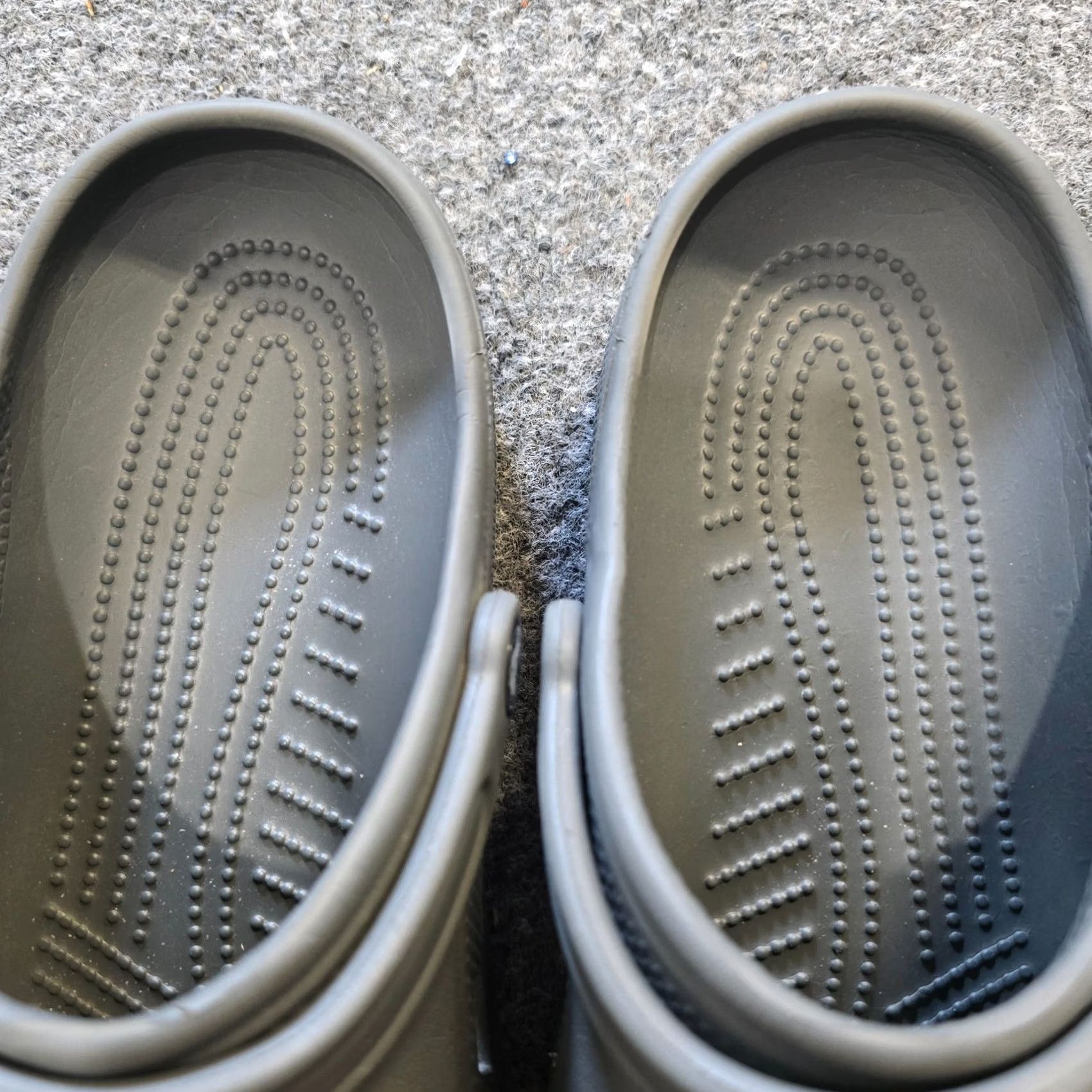 Crocs Crocs Men Casual Clog Size 8 Gray Comfort Slip On Unisex Croslite Heel Strap Jibbit Pattern Solid Shoes Size US 8 / EU 41 - 4 Thumbnail