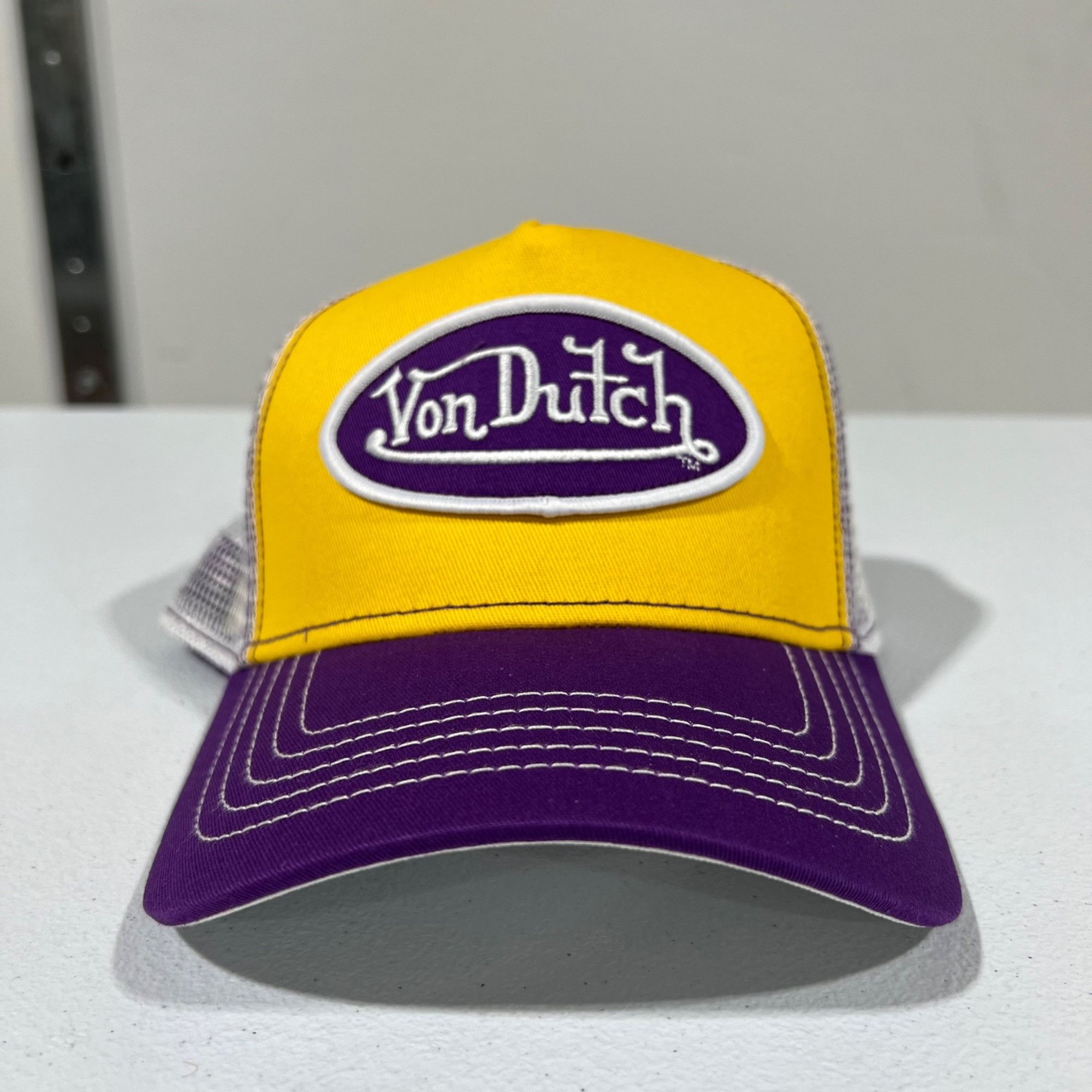 Von Dutch NWT VON DUTCH TRUCKER HAT - LAKERS COLOR - OS Size ONE SIZE - 1 Thumbnail