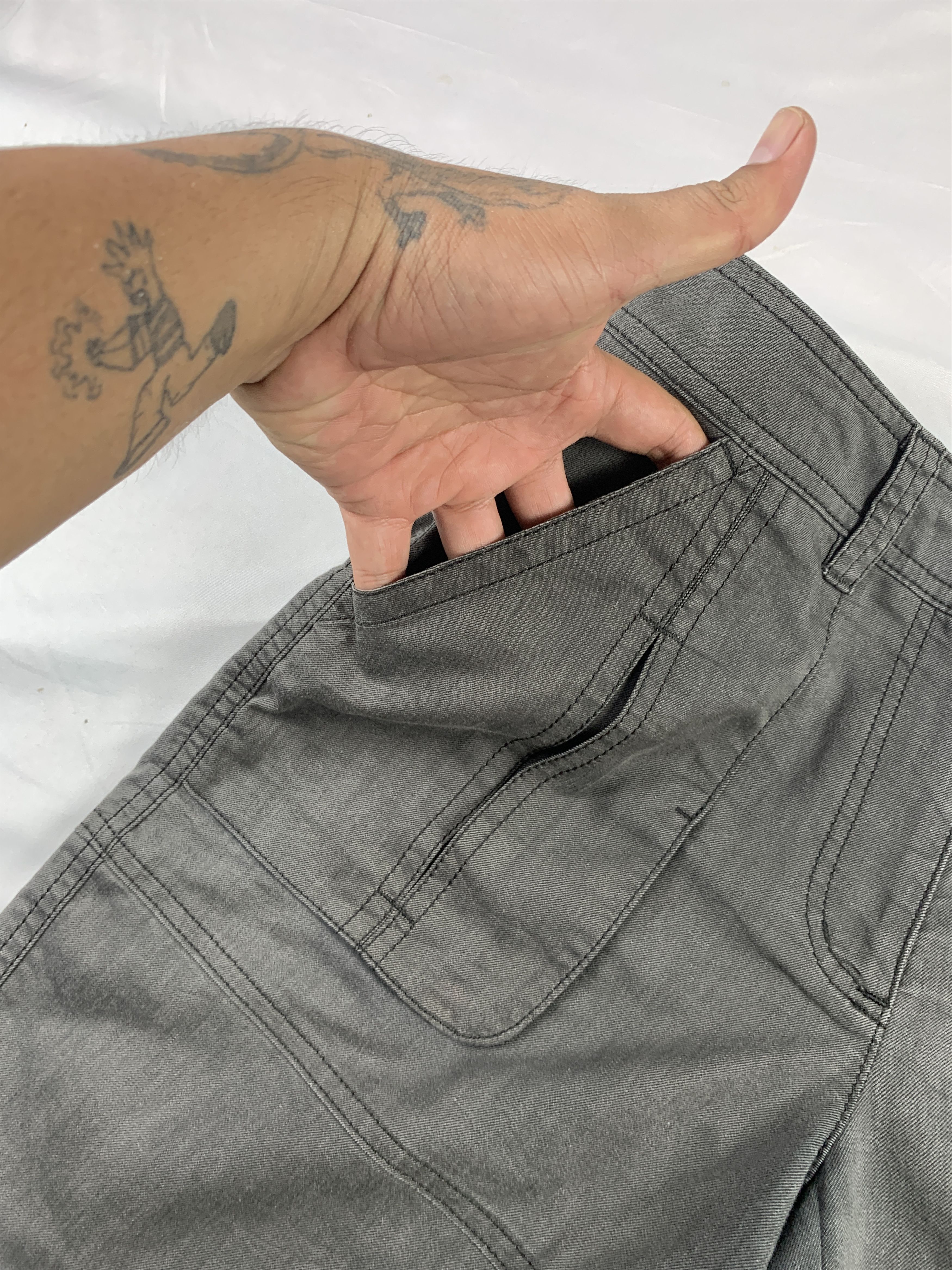 Krizia Evex by Krizia Charcoal Fatigue Shorts (28) Size 28" / US 6 / IT 42 - 6 Thumbnail