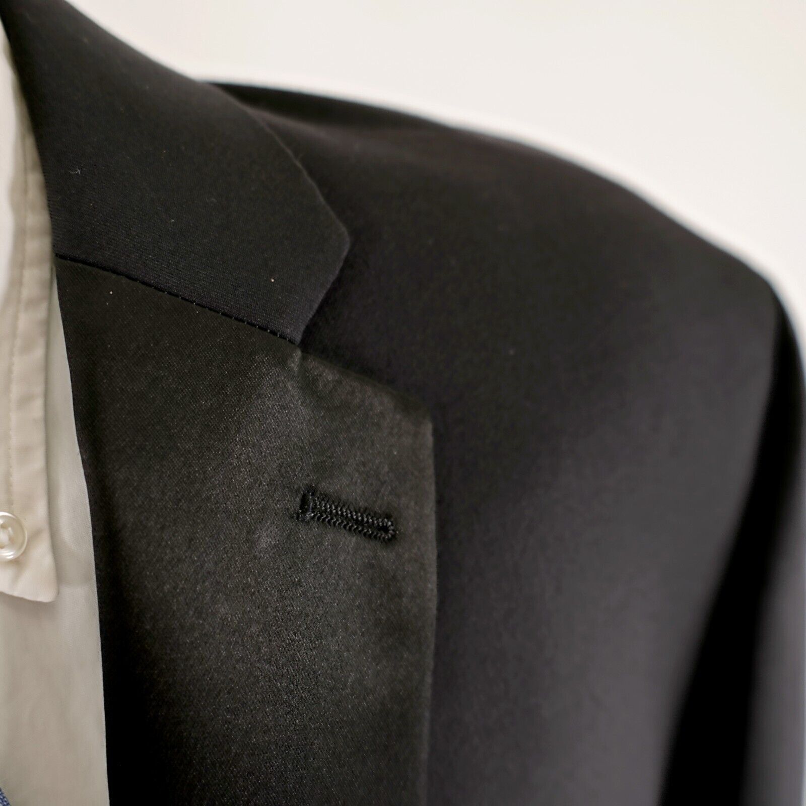 Calvin Klein Calvin Klein Wool Black 2 Felt Button 2 Piece Tuxedo 44R 41/ Size 44R - 7 Thumbnail