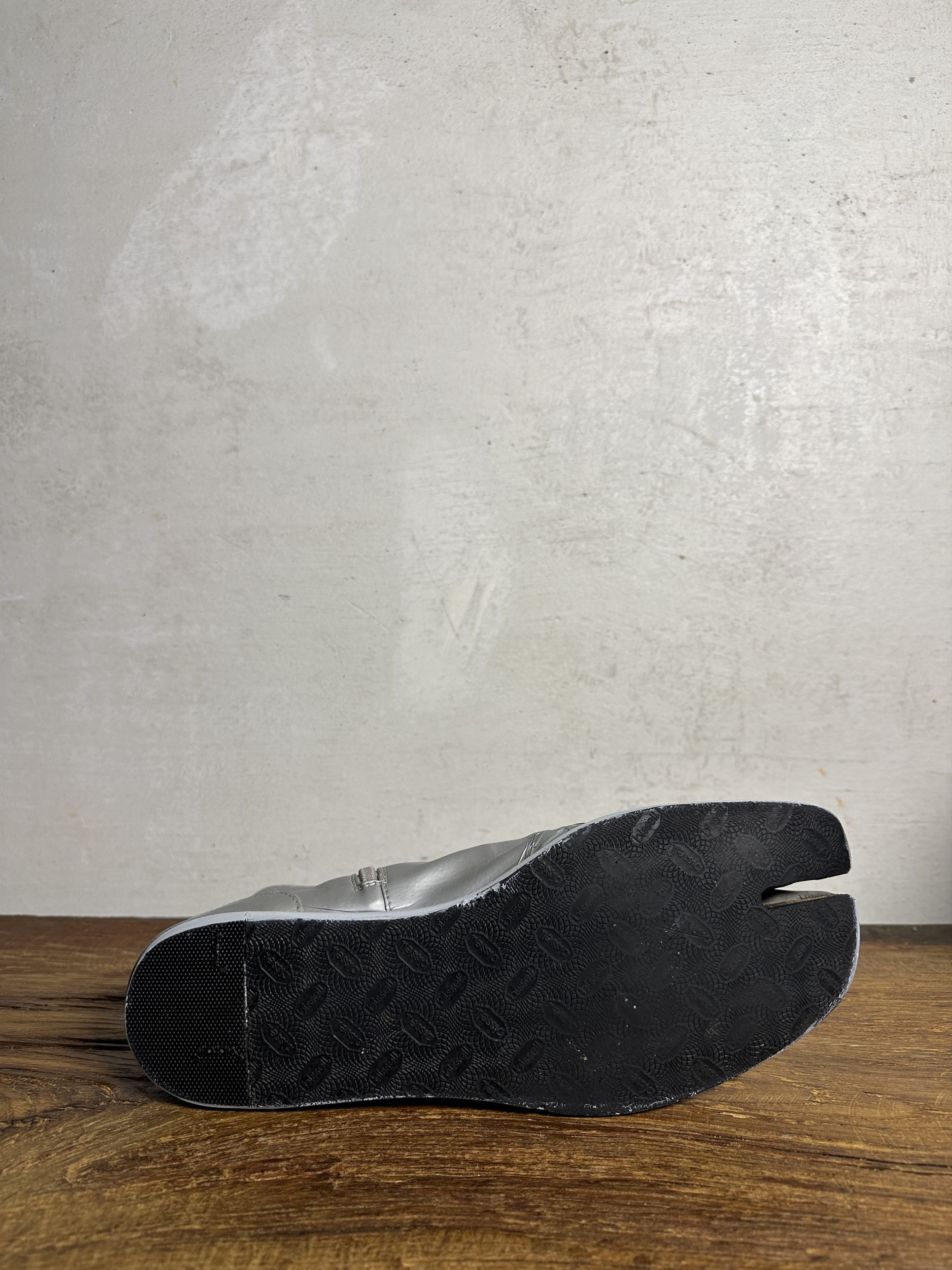 Maison Margiela Maison Margiela’s FW19 Silver Metallic Tabi Boots Size US 10 / EU 43 - 10 Thumbnail