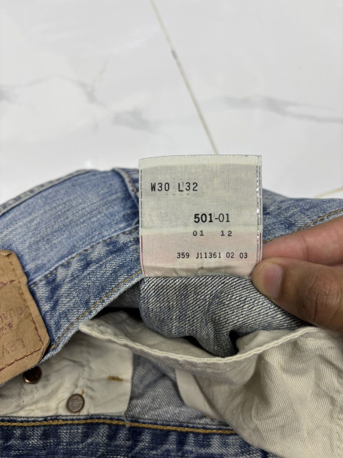Levi's VINTAGE LEVIS 501 KURT COBAIN DISTRESSED DENIM JEANS Size US 30 / EU 46 - 11 Thumbnail