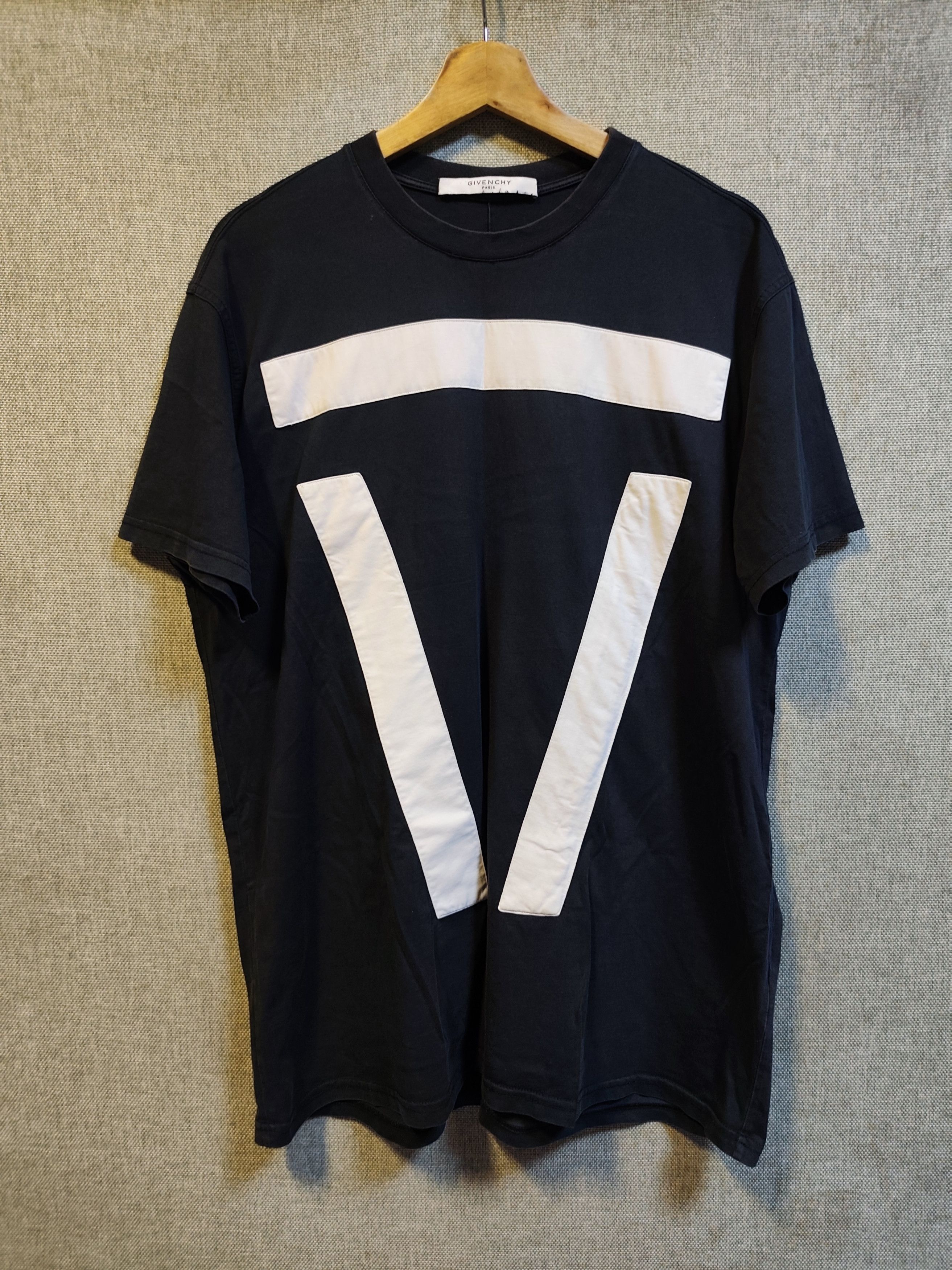 Givenchy GIVENCHY Paris Riccardo Tisci V-Line Block Graphic T-Shirt Size US M / EU 48-50 / 2 - 1 Thumbnail
