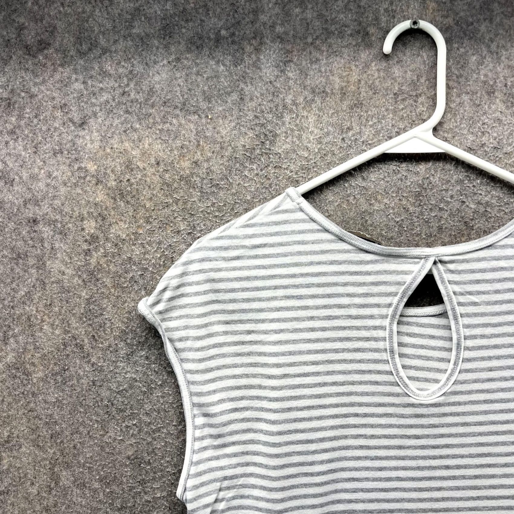 Tommy Bahama VINTAGE Tommy Bahama Shirt Womens Large Gray White Stripe Cap Sleeve Keyhole Back Top Size L / US 10 / IT 46 - 3 Thumbnail