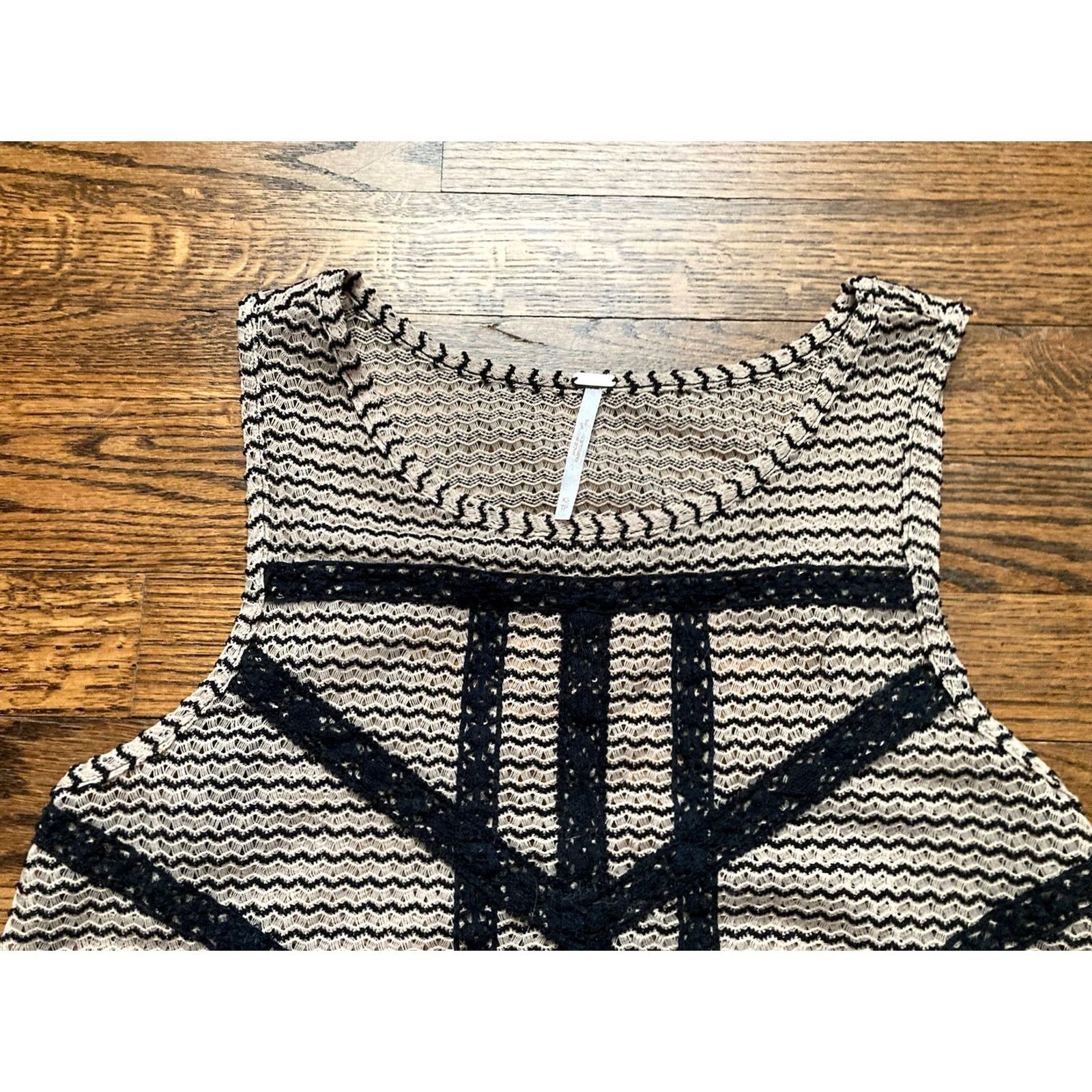 Free People Free People Tank Top XS Tan Geometric Lace Boho Sheer Open Back 90s Hippie Rock Bohemian Designer Tunic Women XS Tank Size XS / US 0-2 / IT 36-38 - 2 Thumbnail