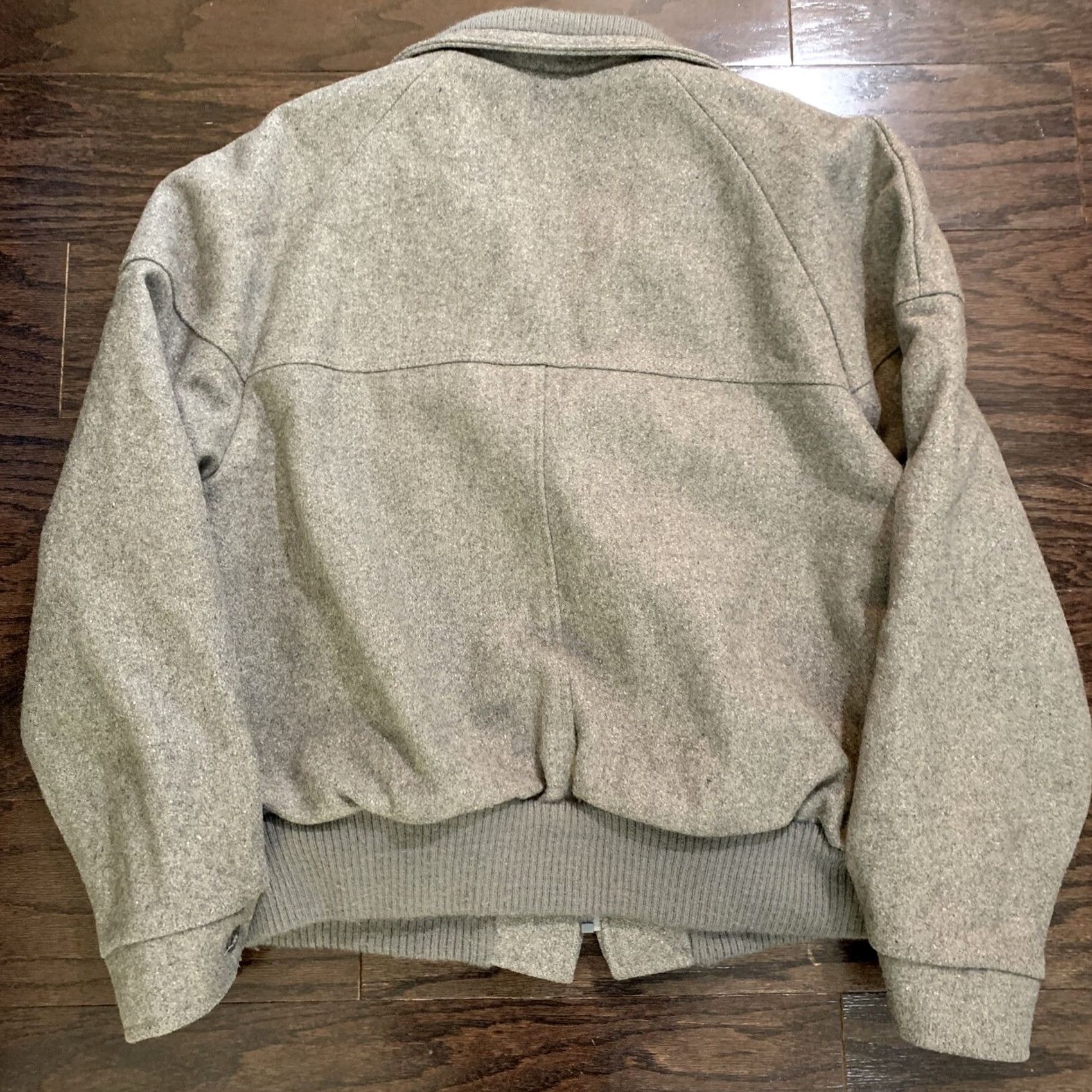 JCPenney VINTAGE Jc Penney Thick Wool Plaid Flannel Lined Bomber Jacket Mens Size 44 R Wool US Made Gray 100% Wool Full Zip 25" 21" Measurements Mens Size US S / EU 44-46 / 1 - 5 Thumbnail