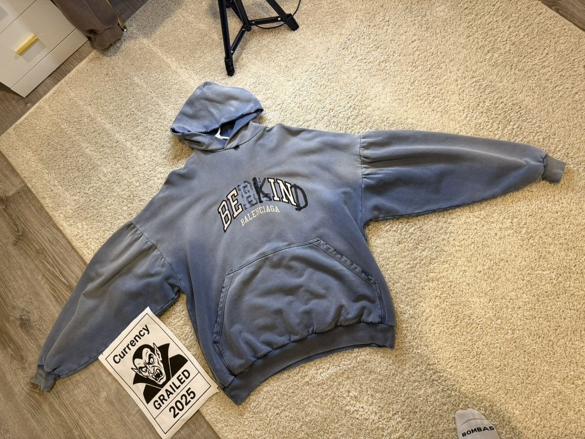 Balenciaga Balenciaga 23FW “Be Kind” Hoodie S Size US S / EU 44-46 / 1 - 20 Thumbnail
