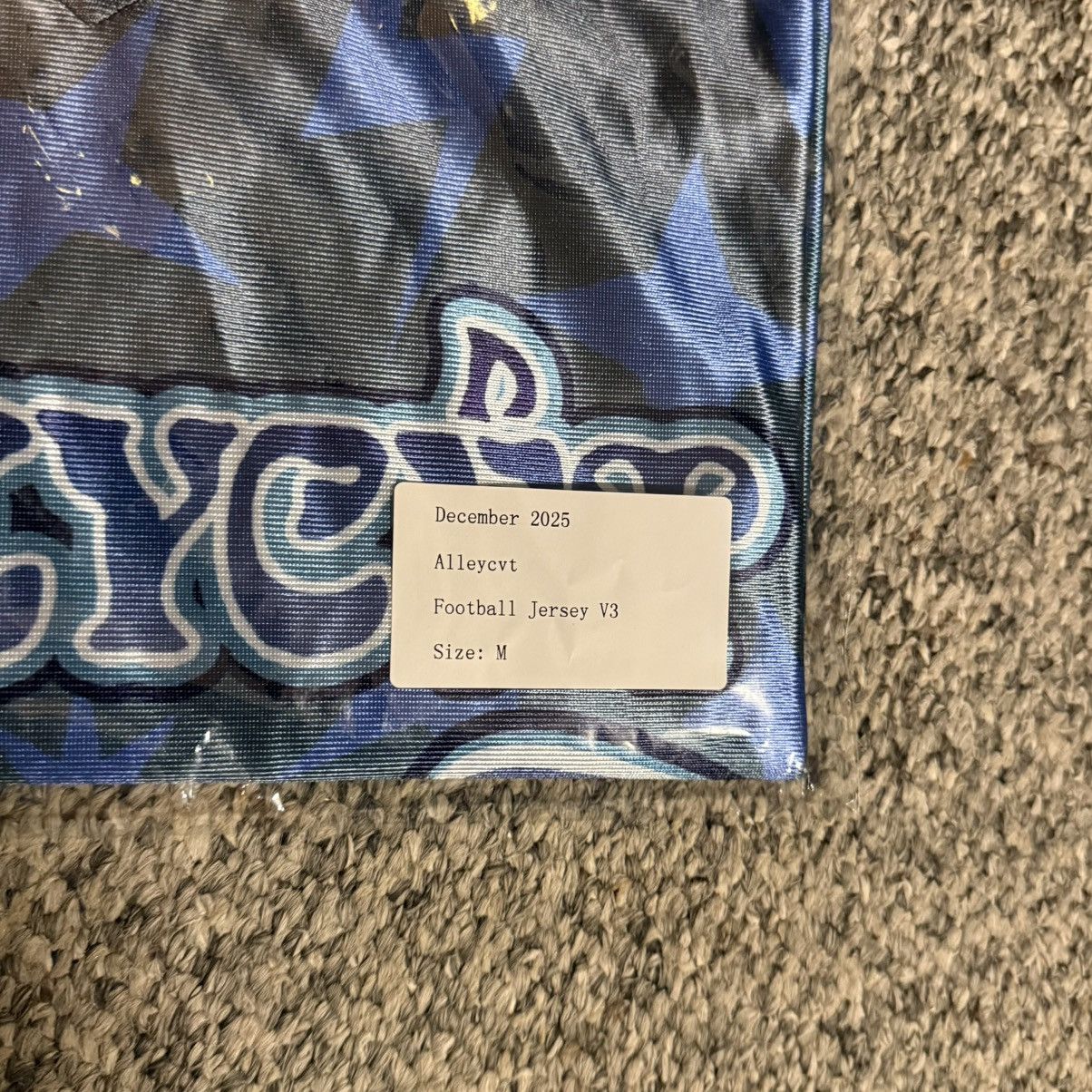 Other ALLEYCVT FOOTBALL JERSEY 9 LIVES TOUR *LARGE* Size US M / EU 48-50 / 2 - 3 Thumbnail