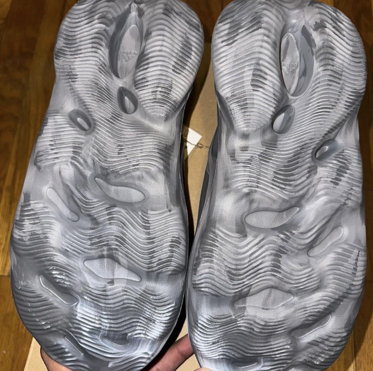 Yeezy Yeezy foamrunners Size US 9 / EU 42 - 4 Thumbnail