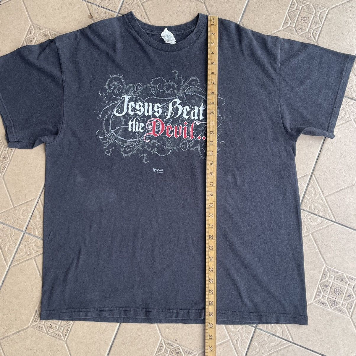 Vintage Kerusso 2009 Jesus Beat The Devil Tshirt Size US XXL / EU 58 / 5 - 13 Thumbnail