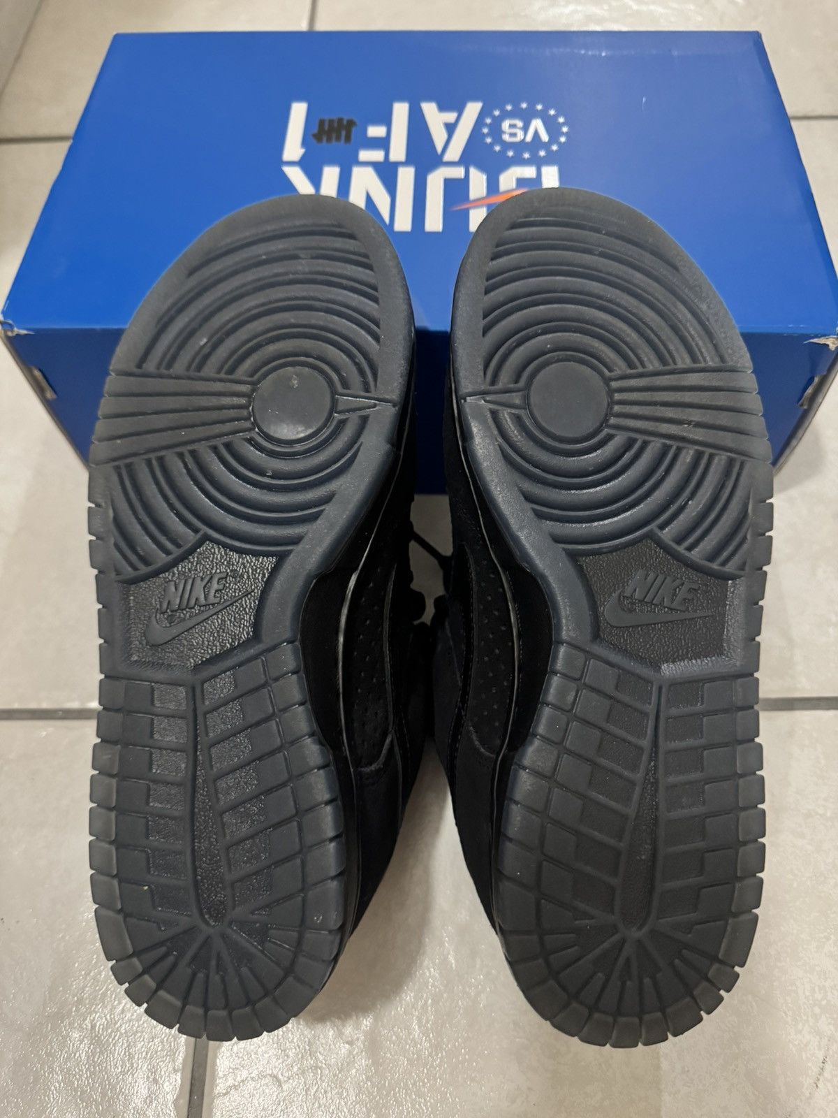 Nike × Undefeated Nike Dunk Low - Undefeated Size US 7 / EU 40 - 6 Thumbnail