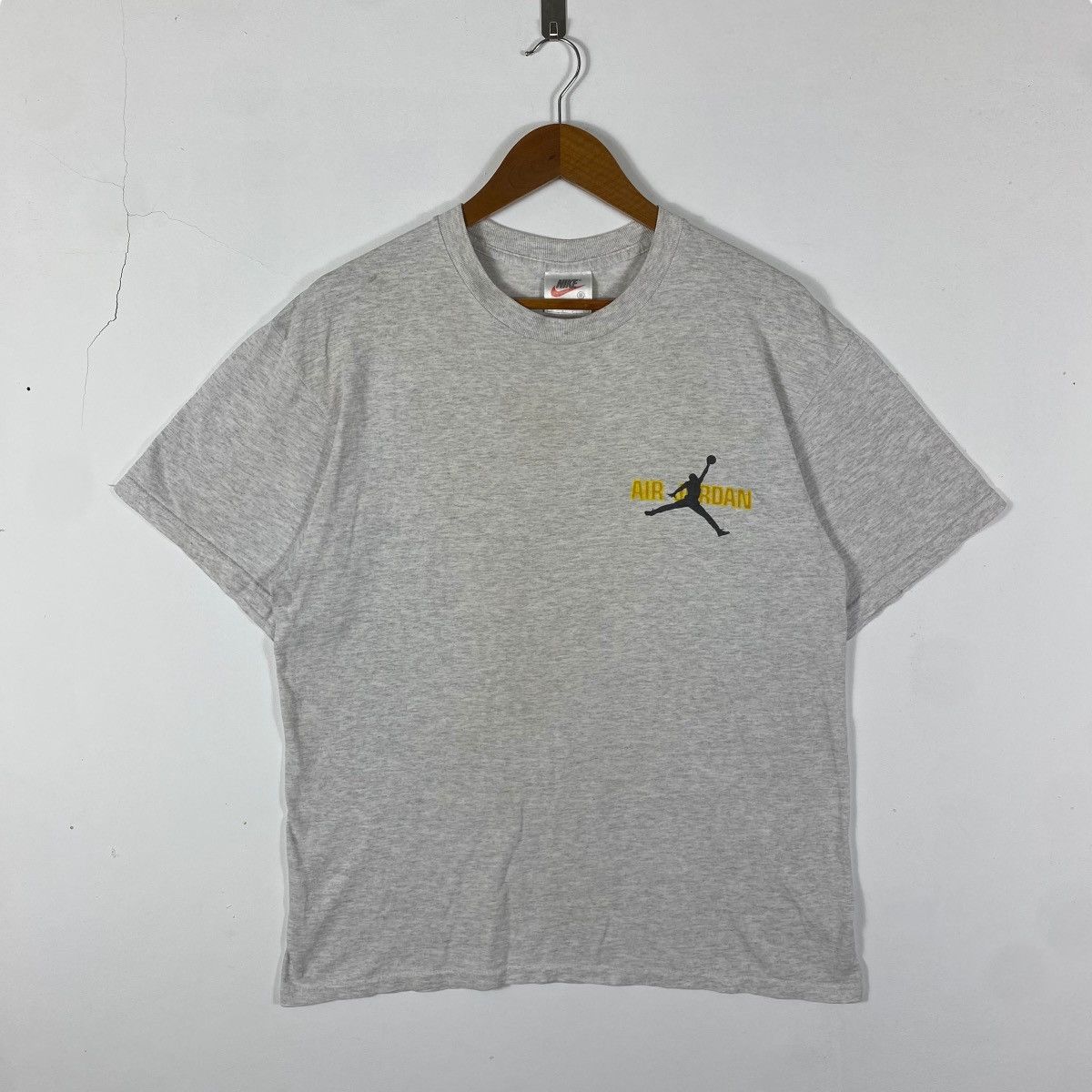 Jordan Brand × Nike × Vintage Vintage 90's NIKE AIR JORDAN Aj 23 Graphic Tee Shirt Size US M / EU 48-50 / 2 - 3 Thumbnail
