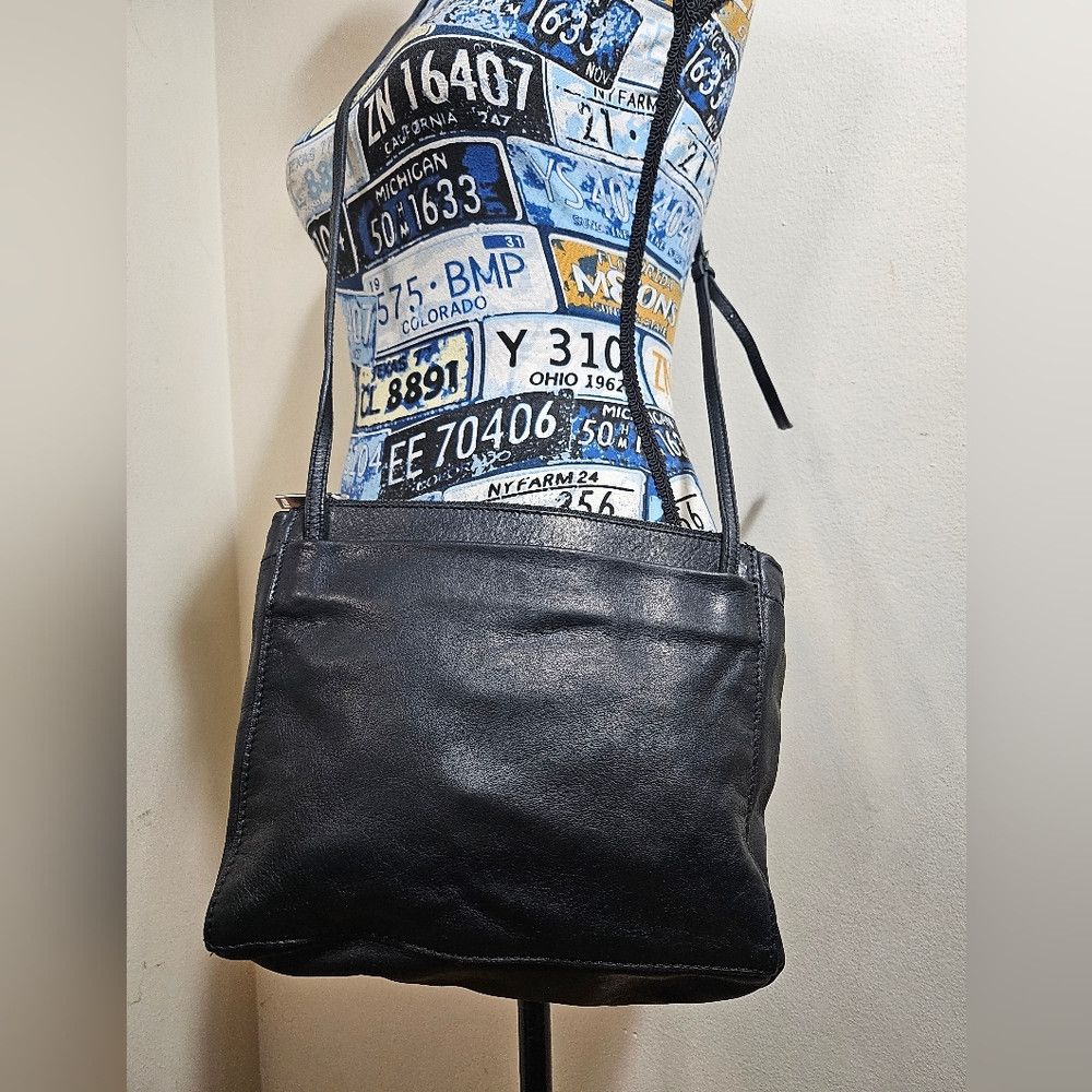 Cos Vintage COS Black Leather Crossbody Pouch Bag Size ONE SIZE - 2 Thumbnail