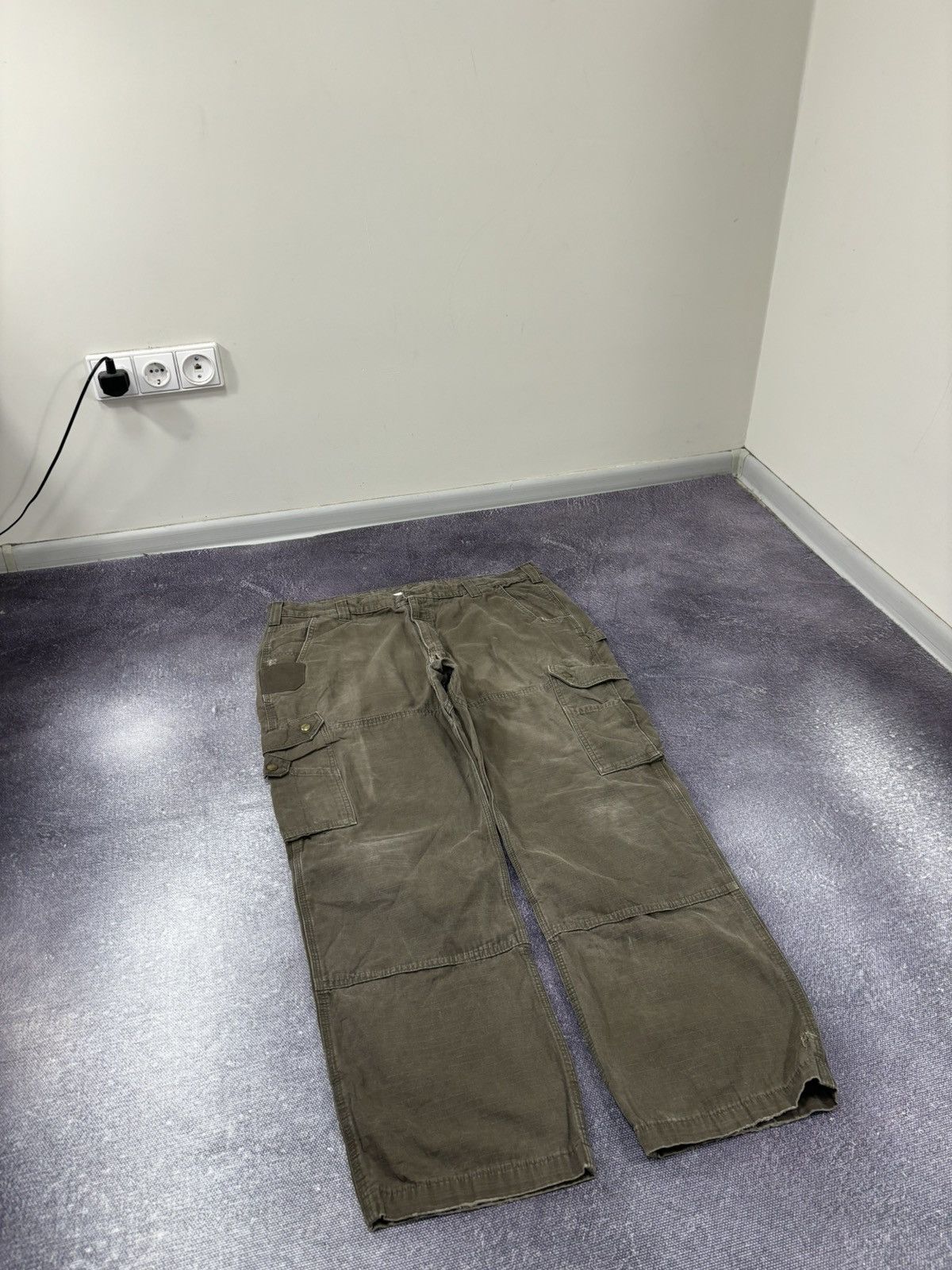 Carhartt Vintage Carhartt Y2K Khaki Workwear Hype Baggy Cargo Pants Size US 40 / EU 56 - 11 Thumbnail