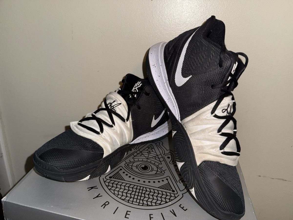 Nike Kyrie V Team Black Magic mid, OG Box, EXC! Minimal Use!