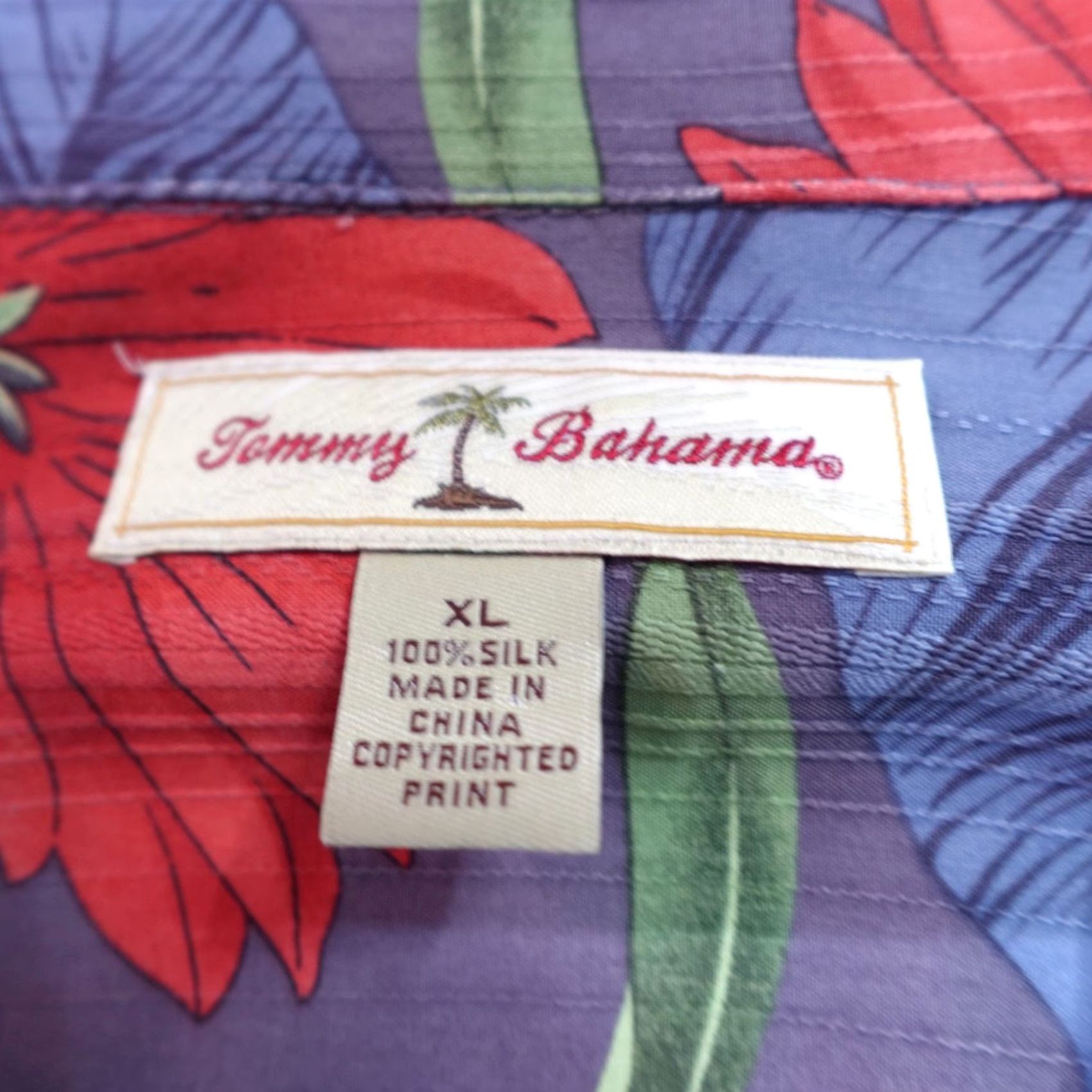 Tommy Bahama VINTAGE Tommy Bahama Mens Shirt XL Gray Floral Print Jacquard Silk Loop Collar Shirt Button-Up Short Sleeve Pockets Womens Mens Girls? Size US XL / EU 56 / 4 - 2 Thumbnail