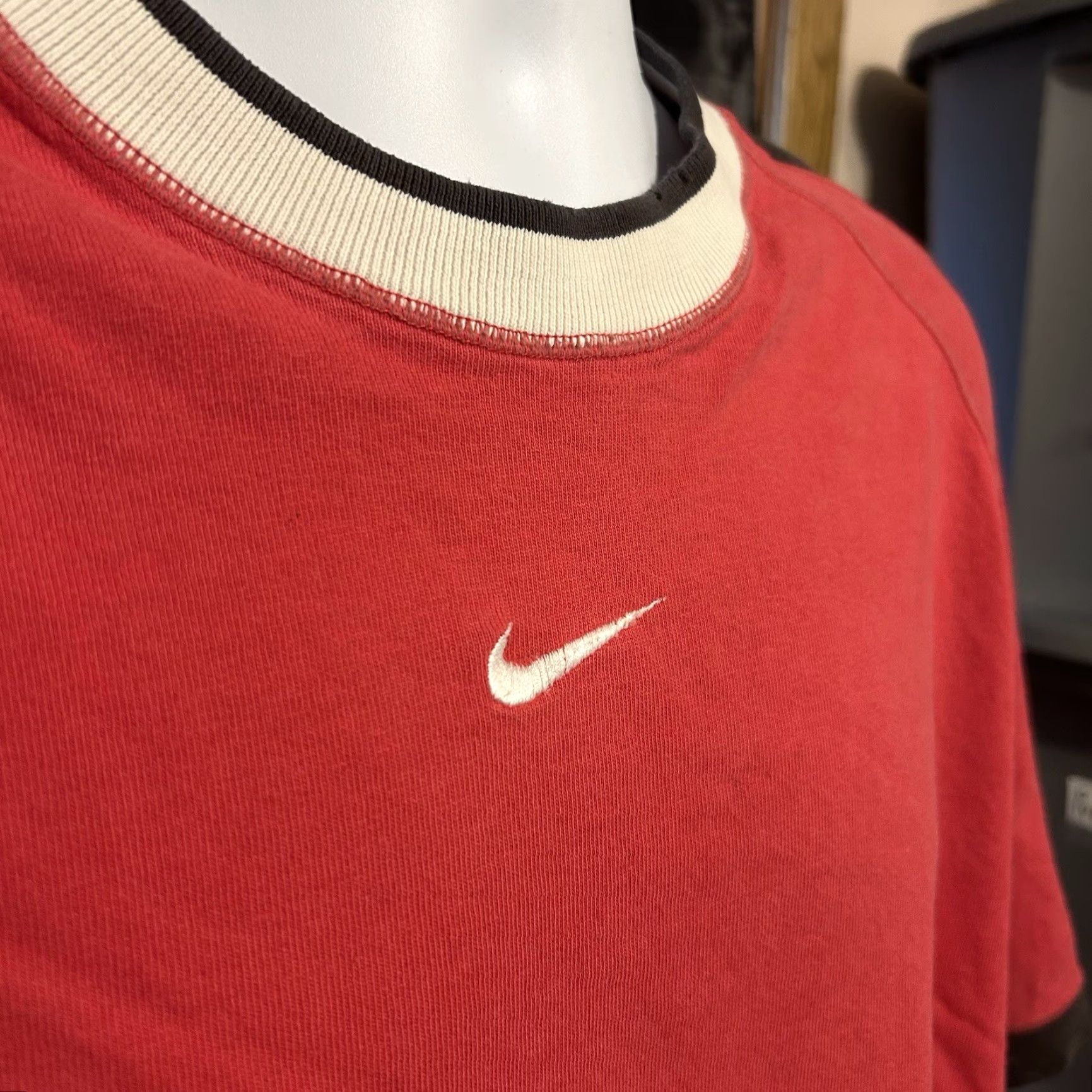 Nike VINTAGE Nike Shirt 2XL Men Red Black Short Sleeve Center Swoosh Logo Pattern 90s Size US XXL / EU 58 / 5 - 6 Thumbnail