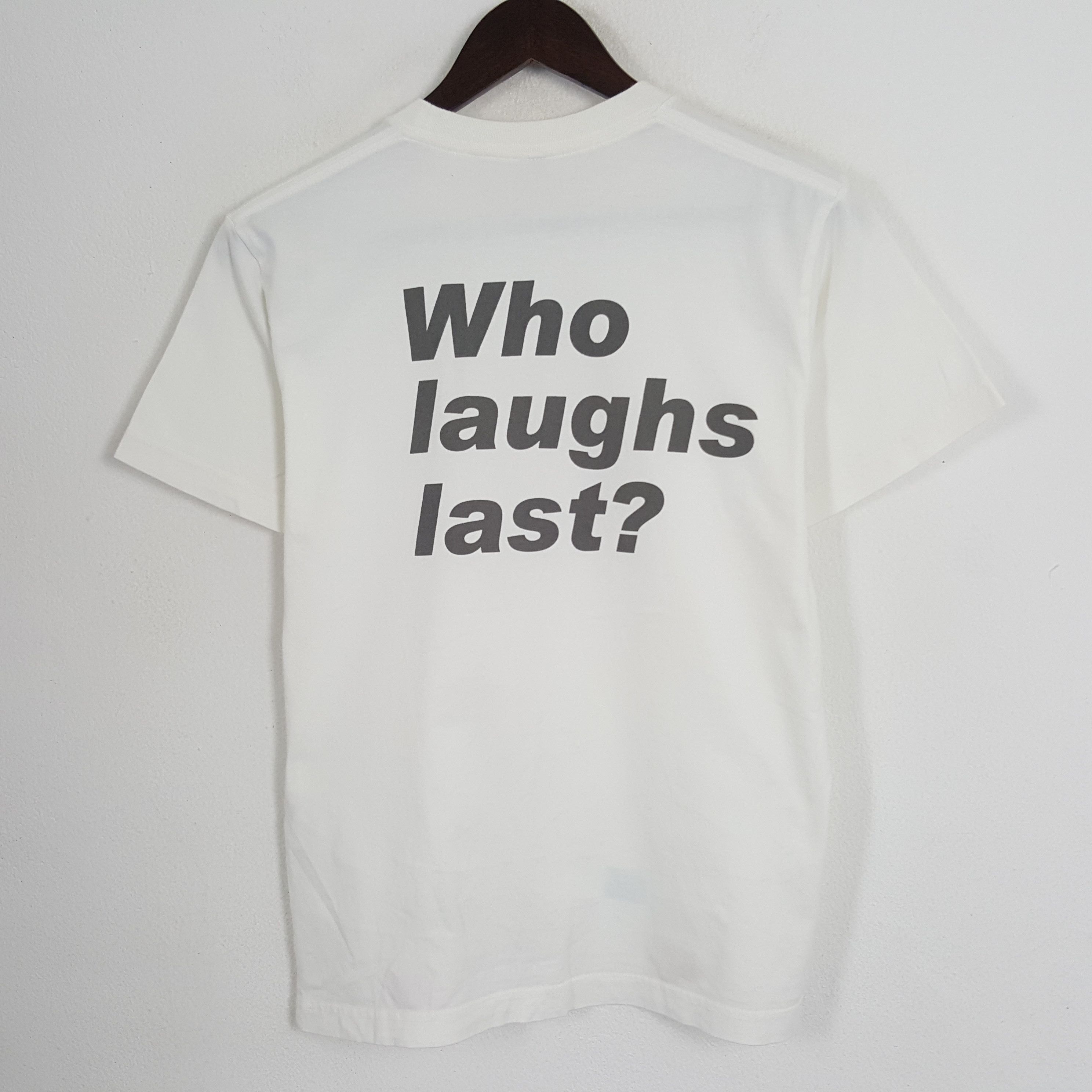 Barbara Kruger × Rage Against The Machine × Vintage Vintage Barbara Kruger Who Laughs Last Tshirt Size US M / EU 48-50 / 2 - 3 Thumbnail