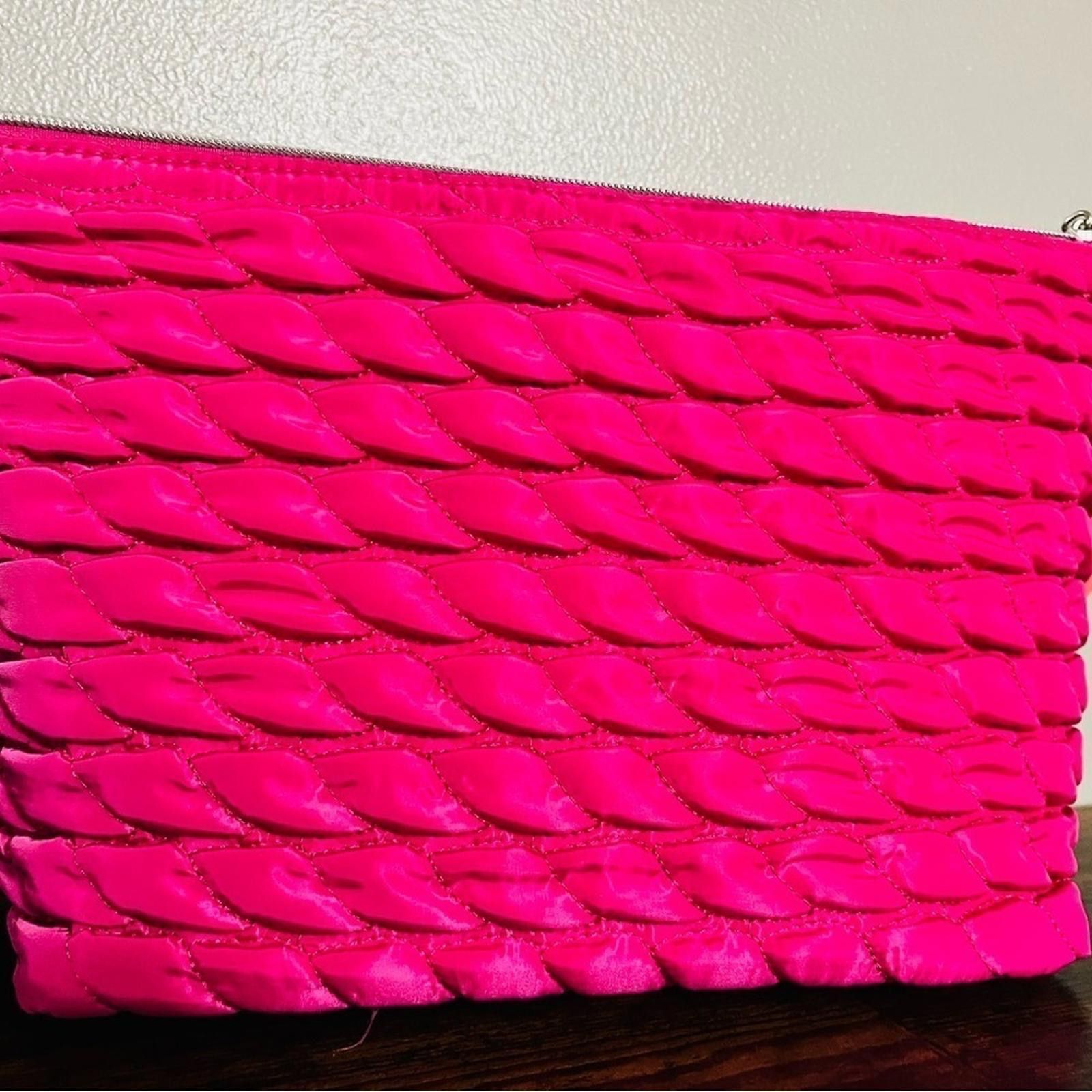 Juicy Couture Jeans Juicy Couture Clutch With Travel Water bottle NWT Size ONE SIZE - 3 Thumbnail