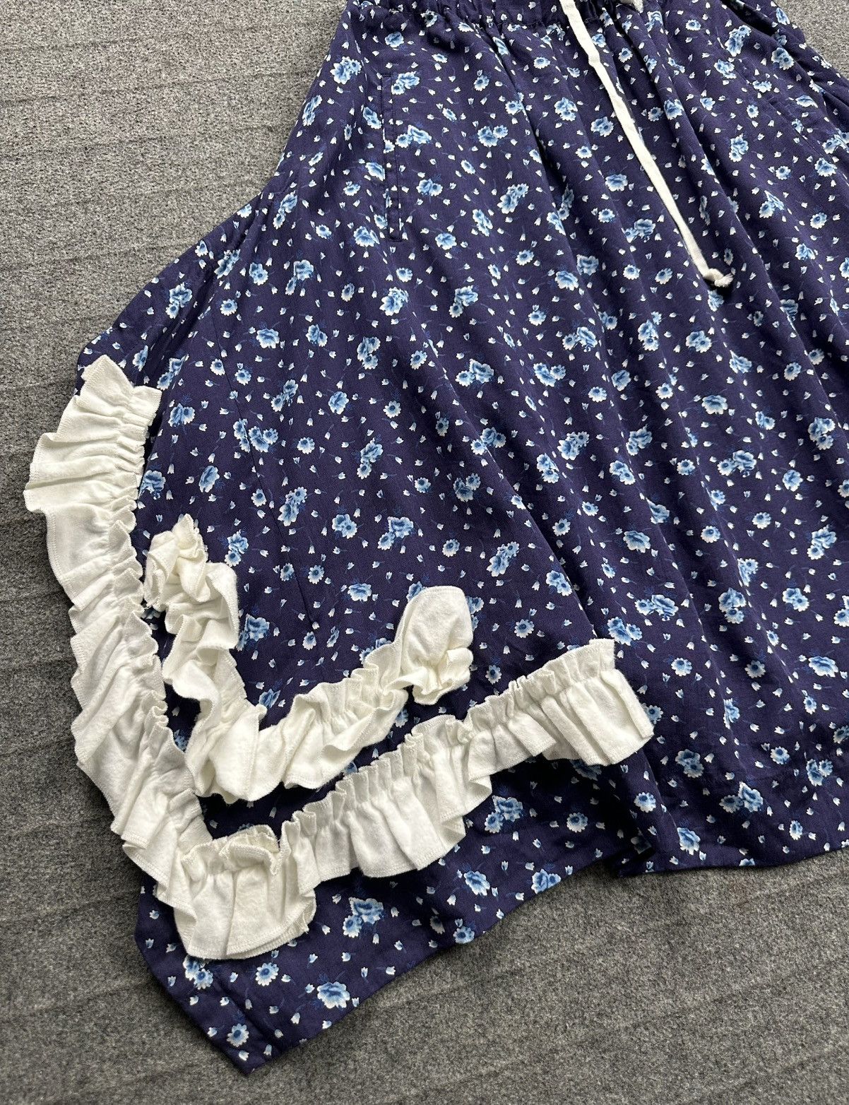 Comme des Garcons Comme Des Garcons - 2021 Floral Print Frill Decorative Patch Size 28" / US 6 / IT 42 - 4 Thumbnail