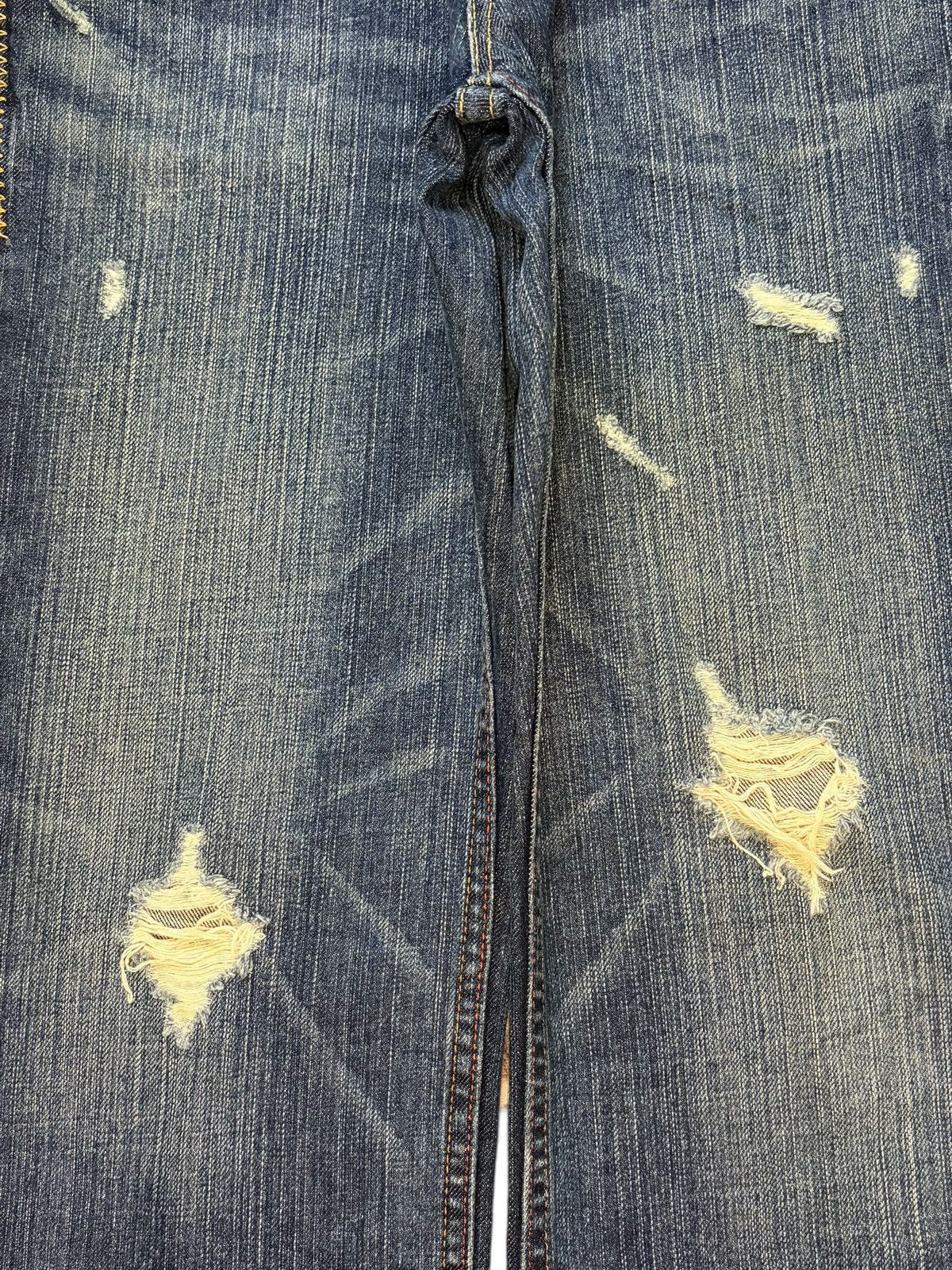 Diesel Vintage Japanese Brand Buckle Back Distress Loose Jeans Size 30" / US 8 / IT 44 - 3 Thumbnail