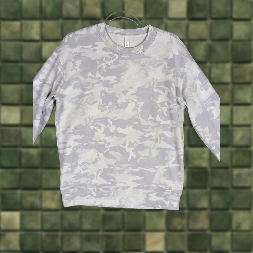 Lululemon VINTAGE Lululemon Perfectly Oversized Crew Sweatshirt Incognito Camo Alpine White Size 2 Size XS / US 0-2 / IT 36-38 - 1 Thumbnail