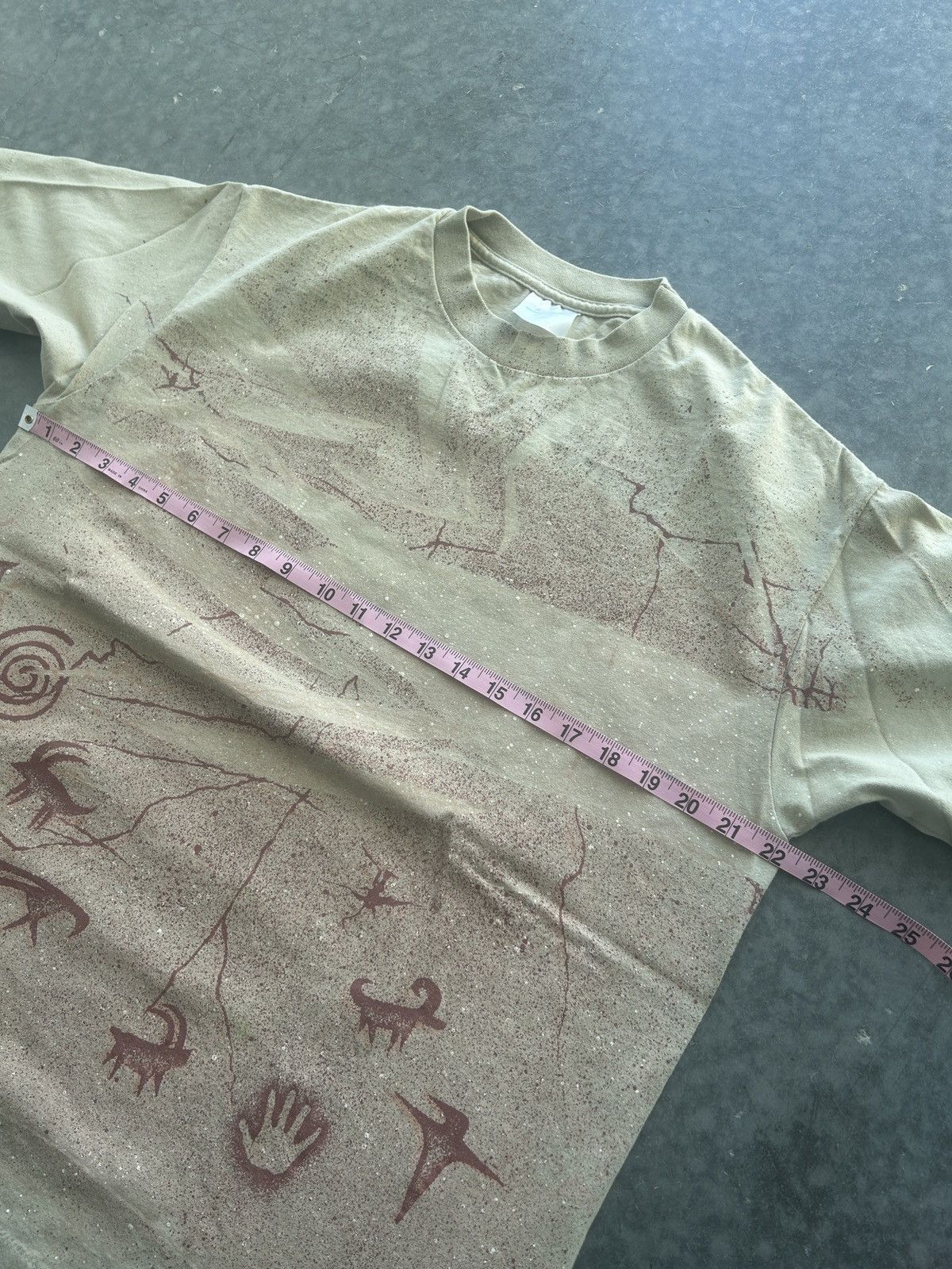 Vintage Vintage 90s Wolf Native Art AOP Graphic Tee Size US L / EU 52-54 / 3 - 9 Thumbnail